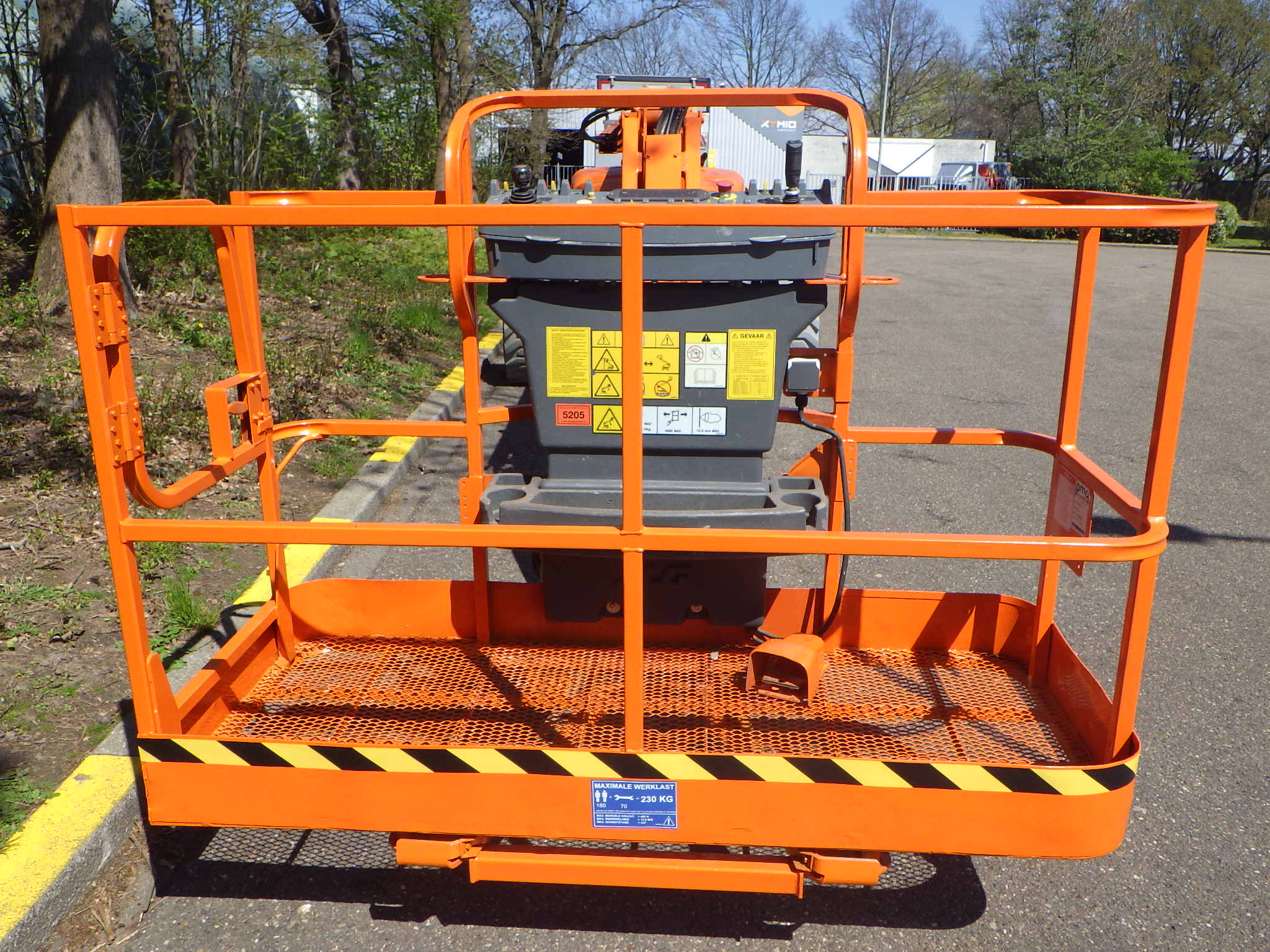JLG M600JP