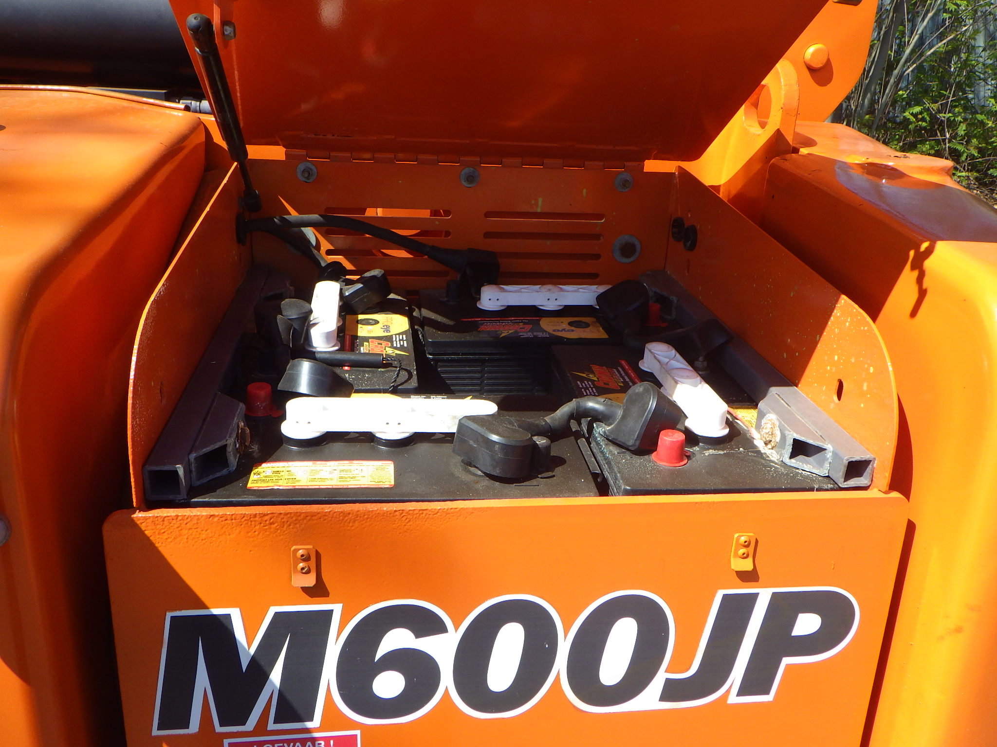 JLG M600JP
