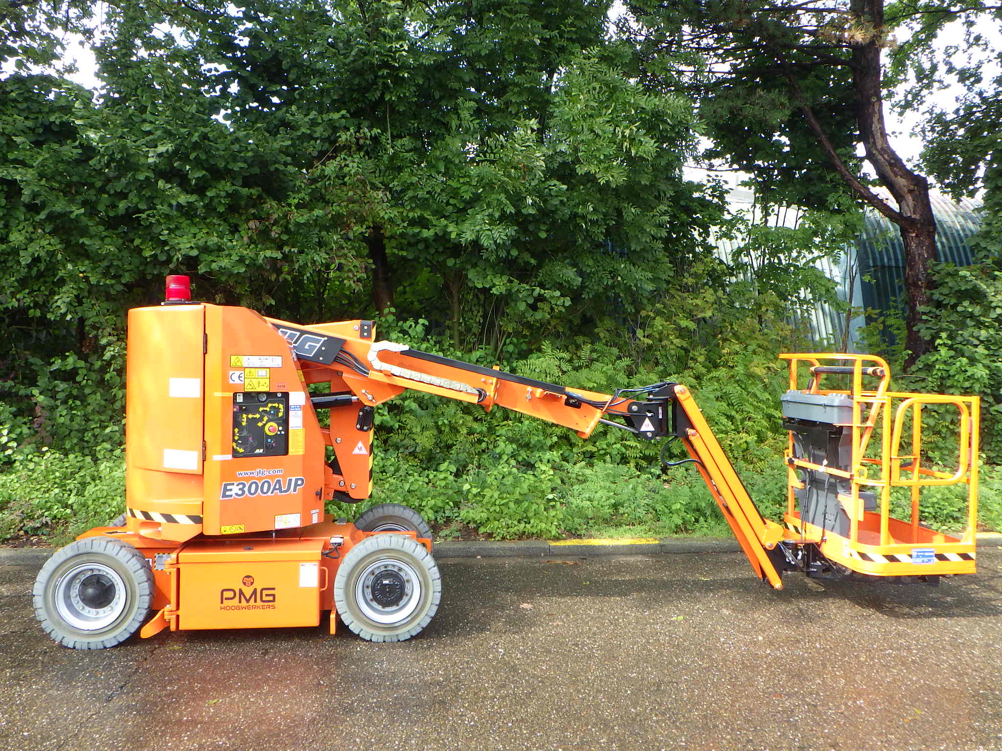 JLG E300AJP