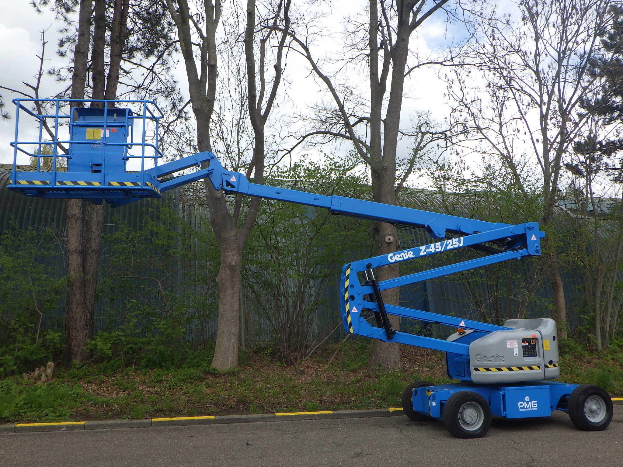 Genie Z-45/25 Bi 