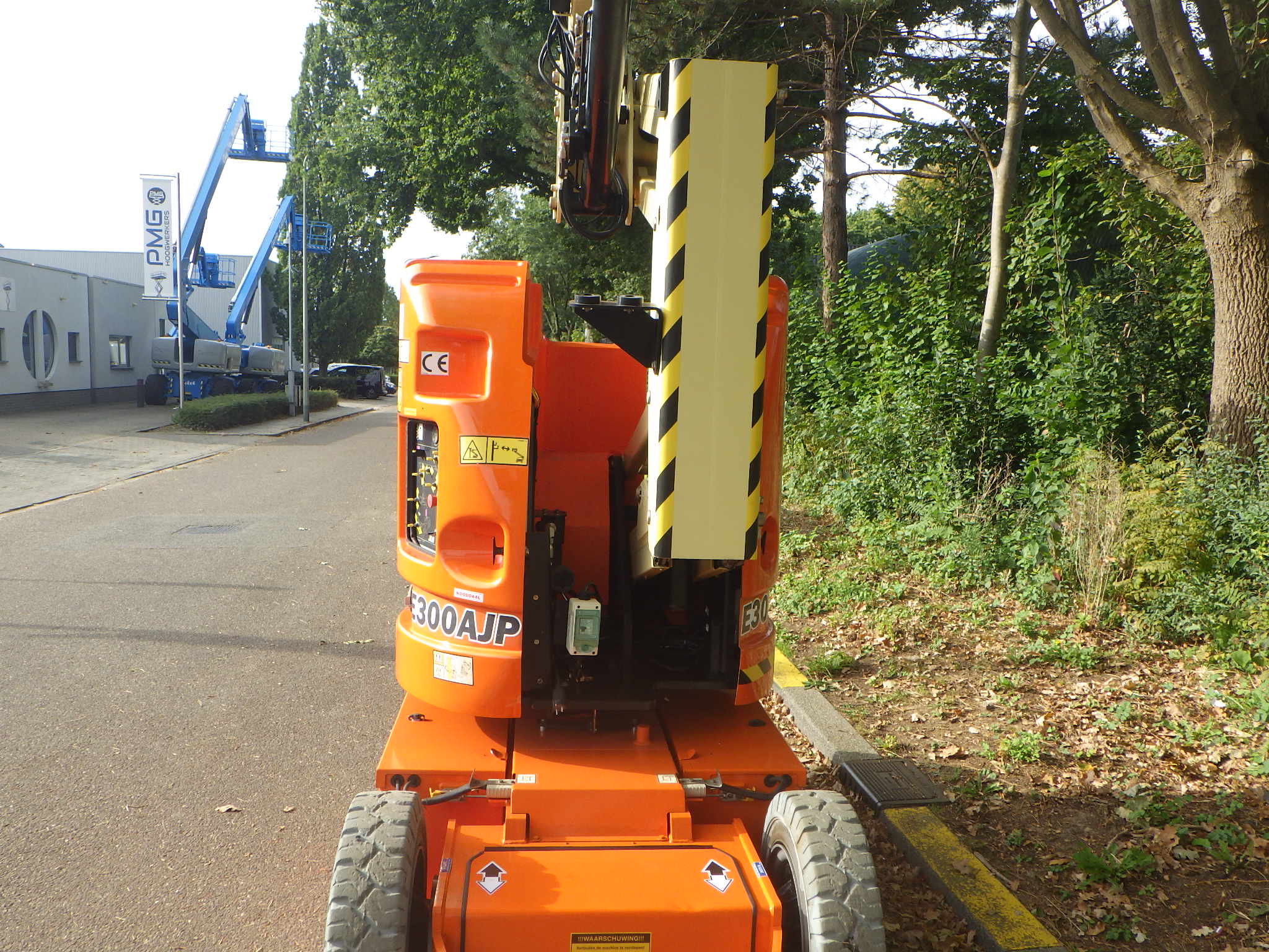 JLG E300AJP