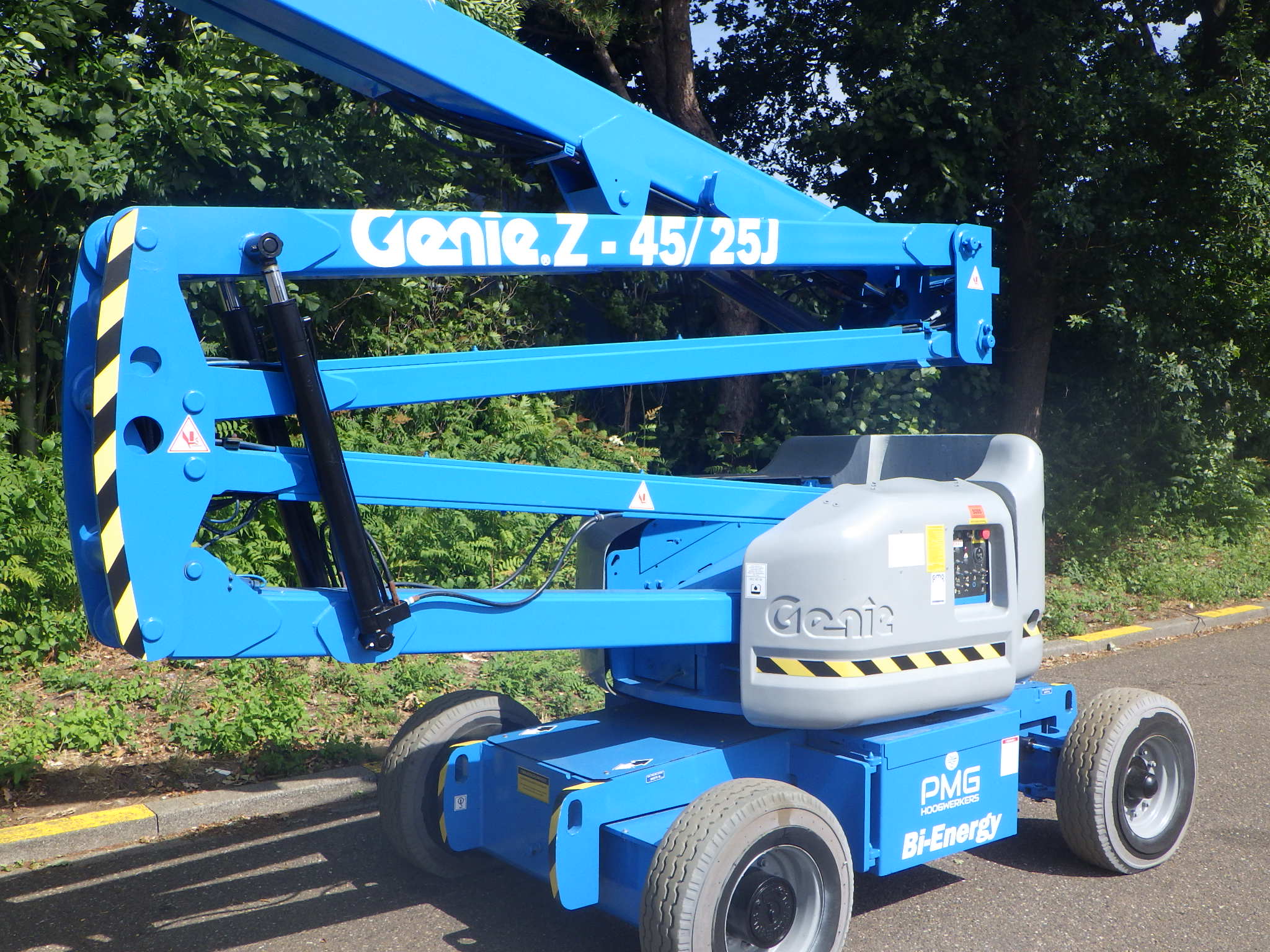 Genie Z-45/25 Bi 