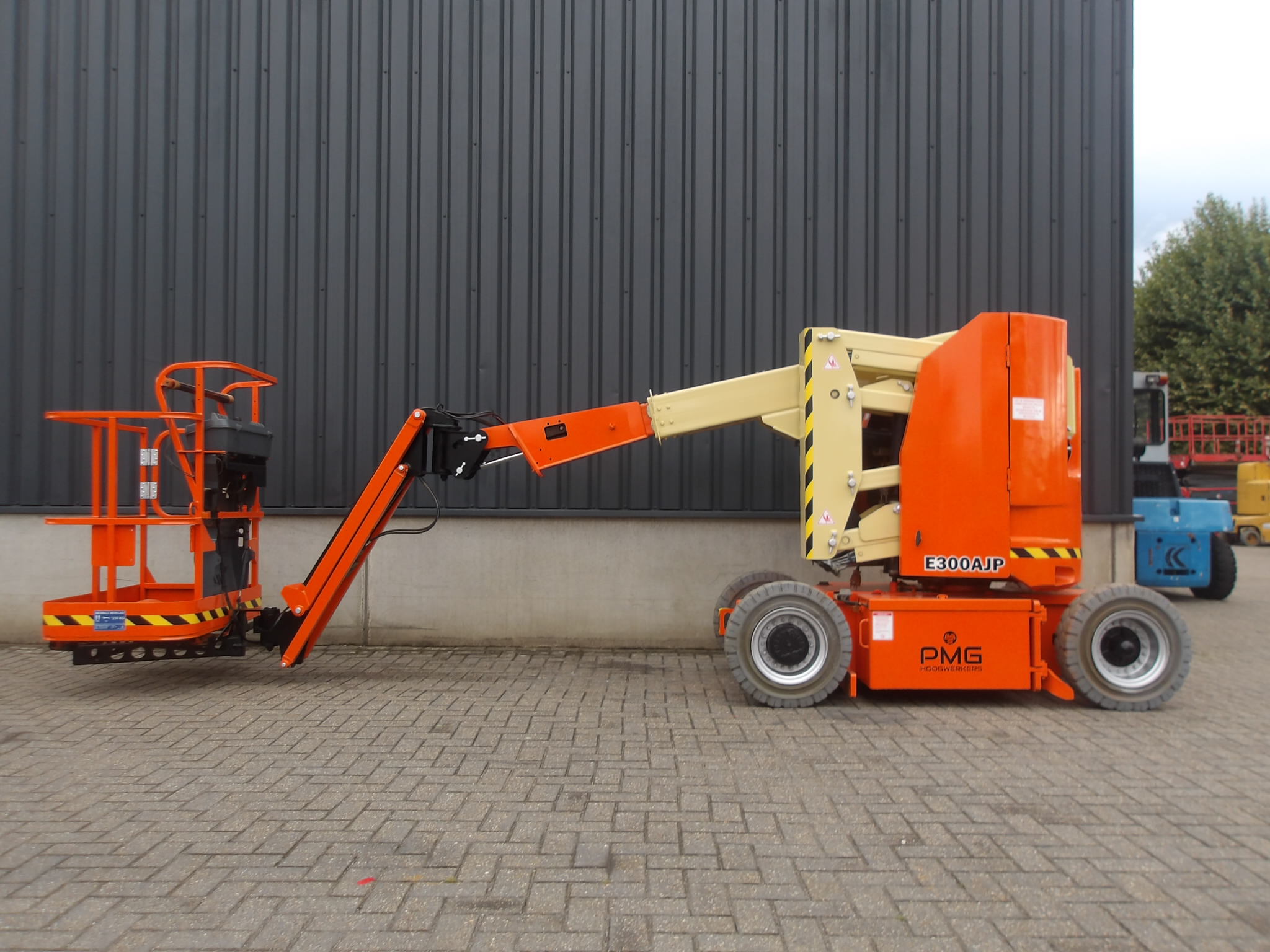 JLG E300AJP