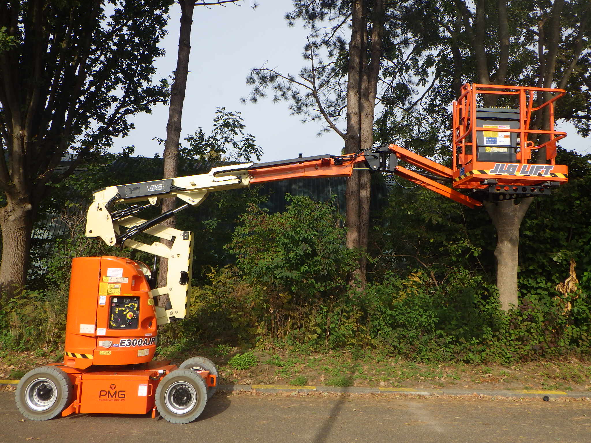 JLG E300AJP