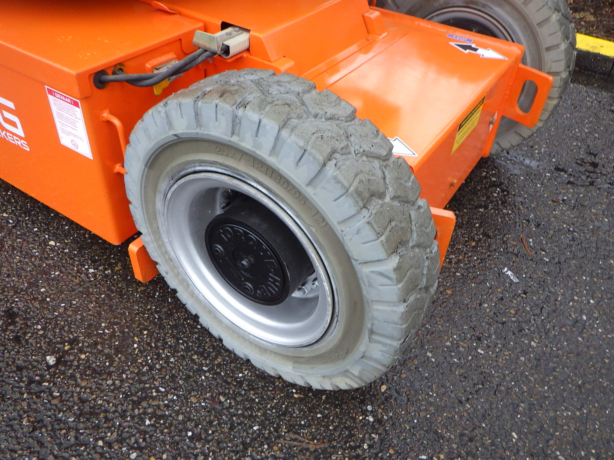 JLG E300AJP