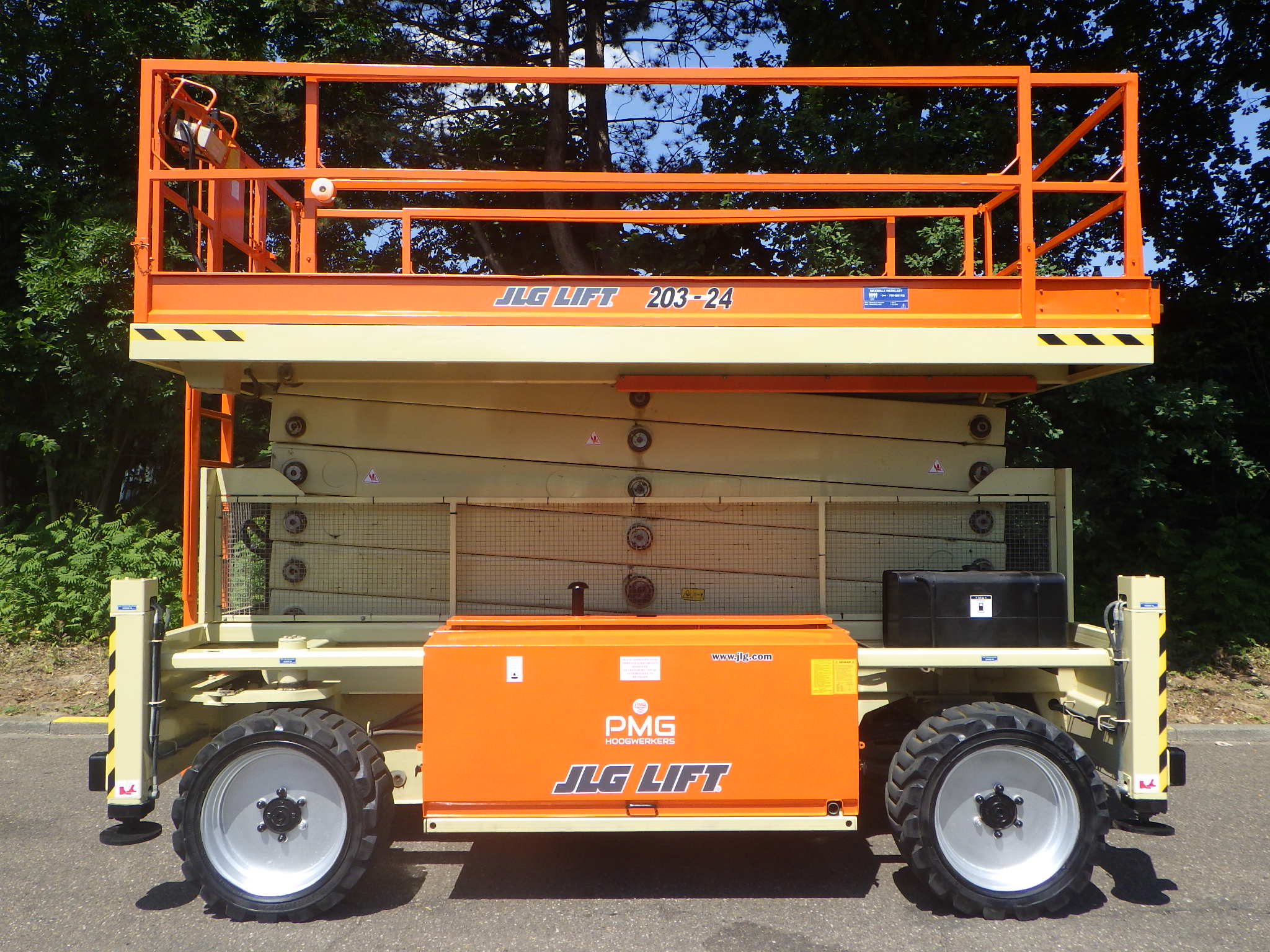 JLG 203-24