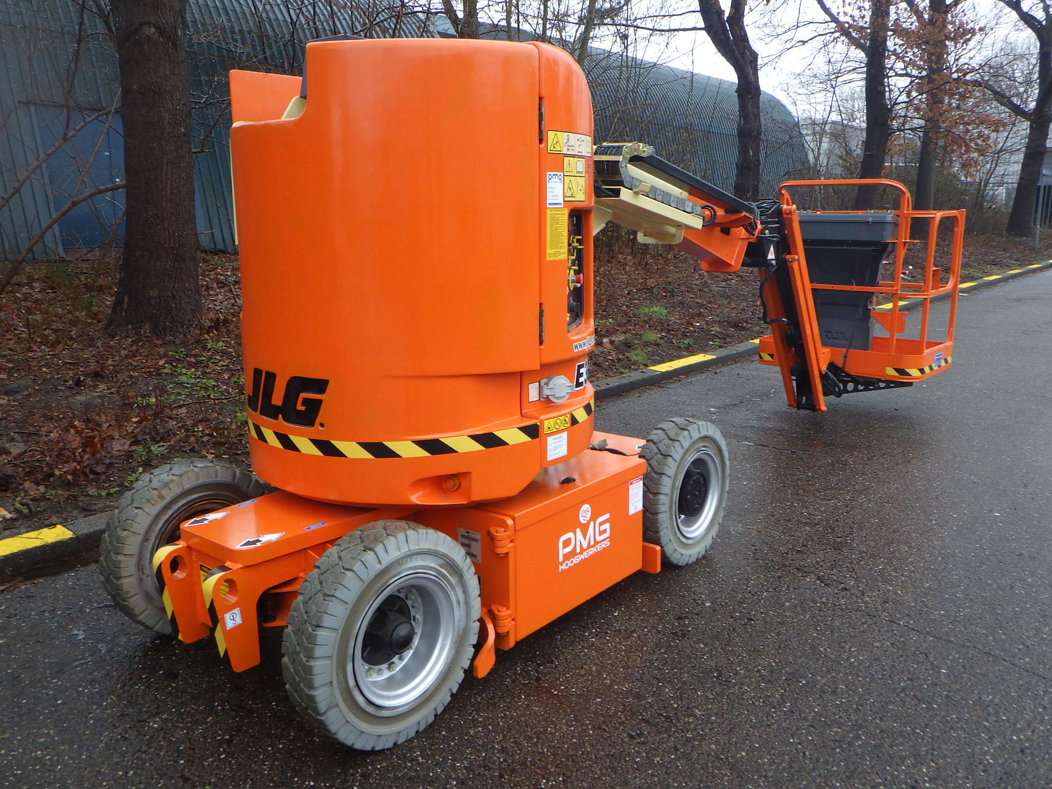 JLG E300AJP