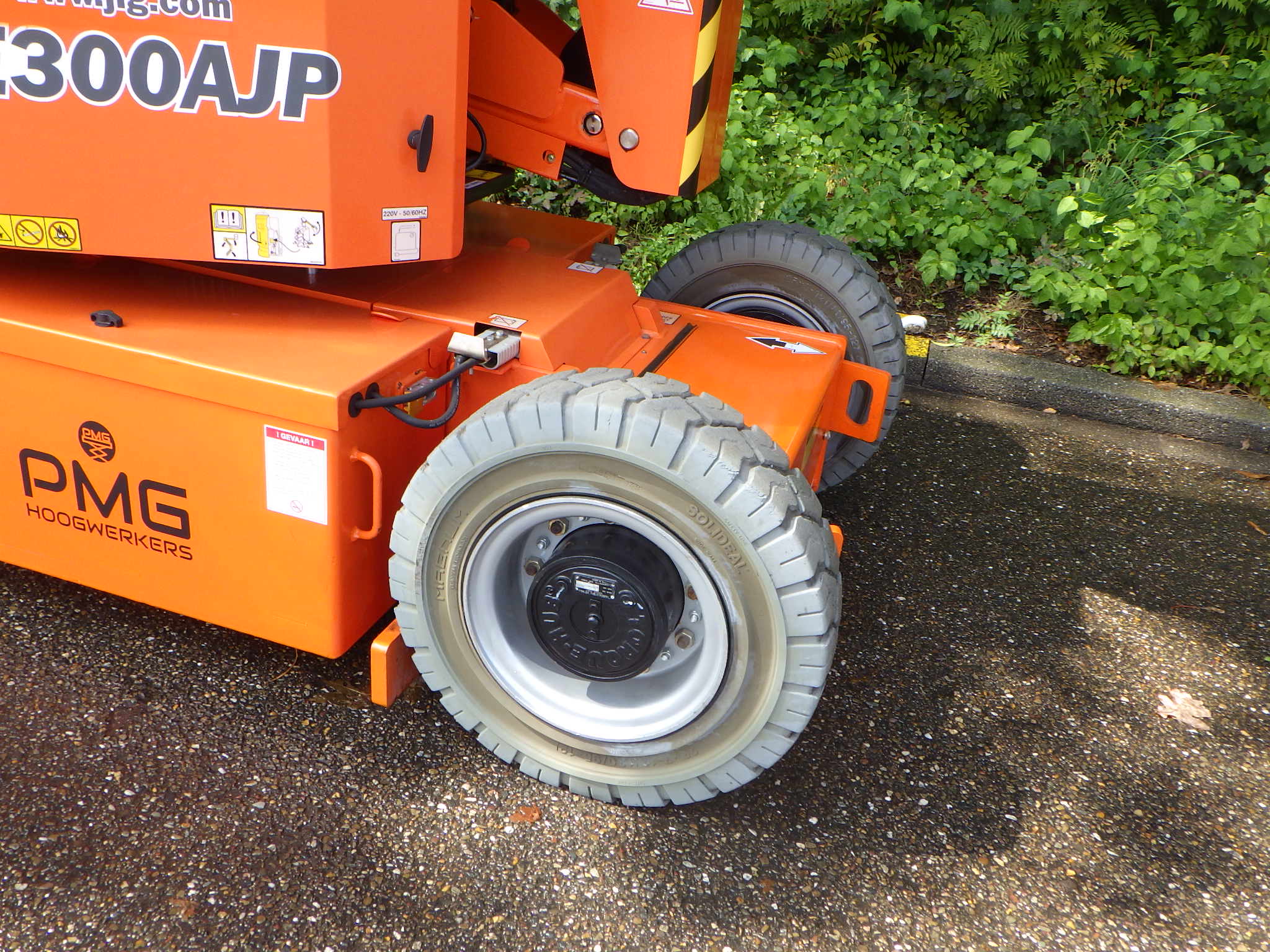 JLG E300AJP