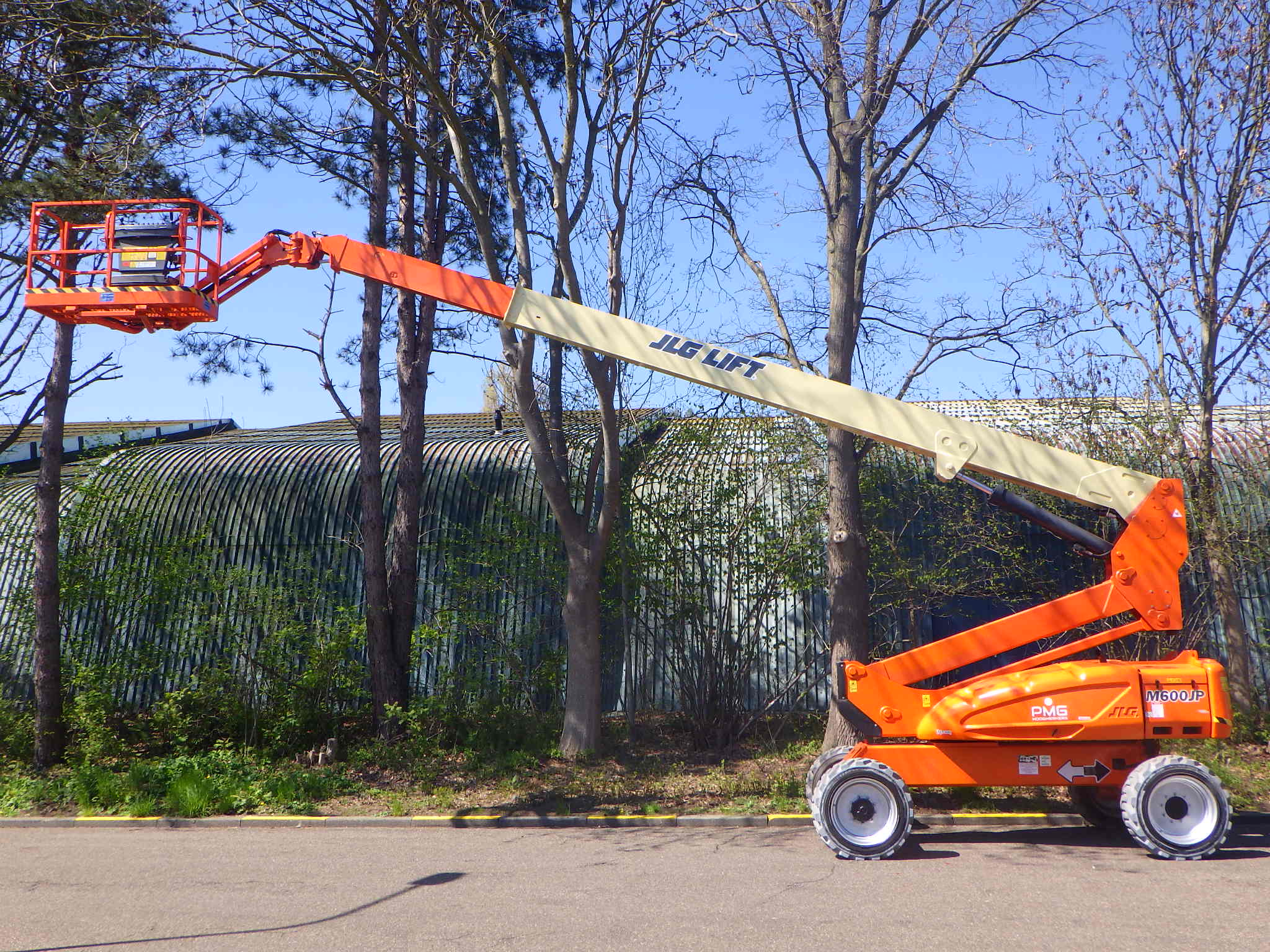 JLG M600JP