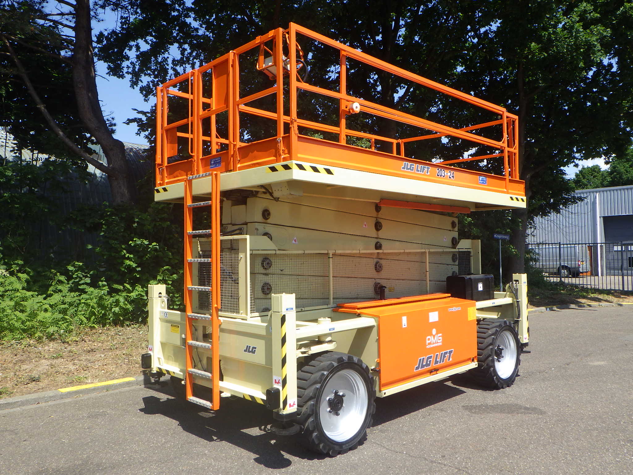 JLG 203-24