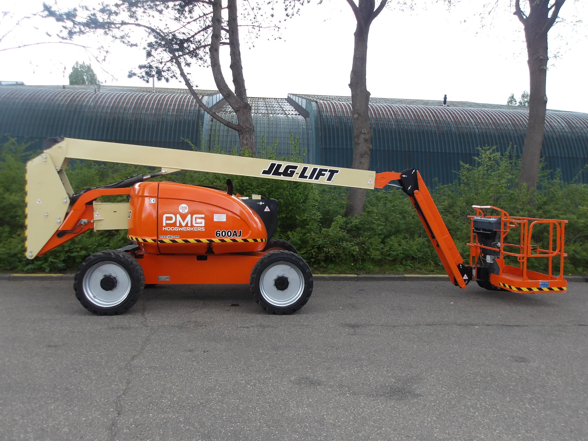 JLG 600AJ