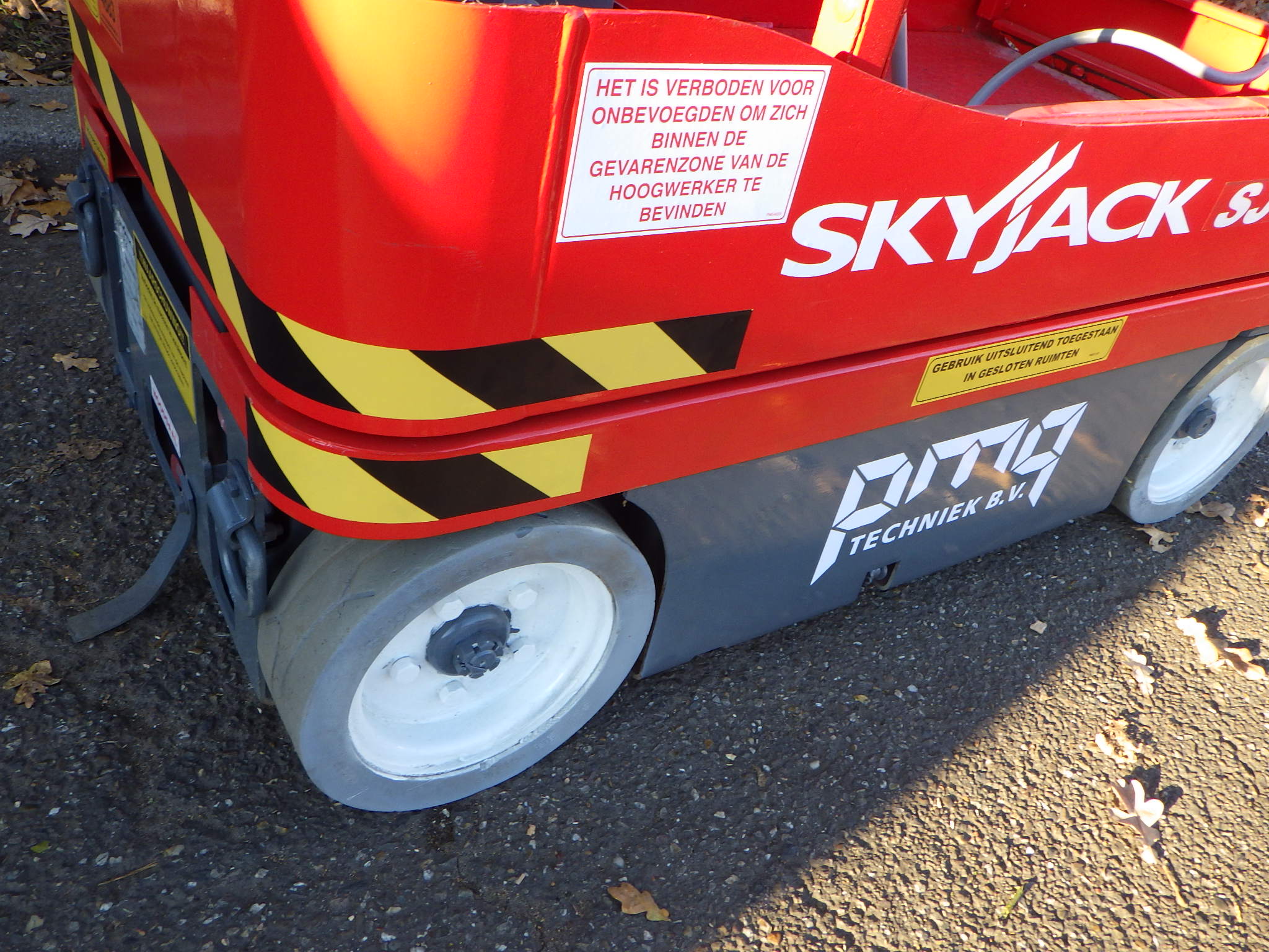 Skyjack SJ16