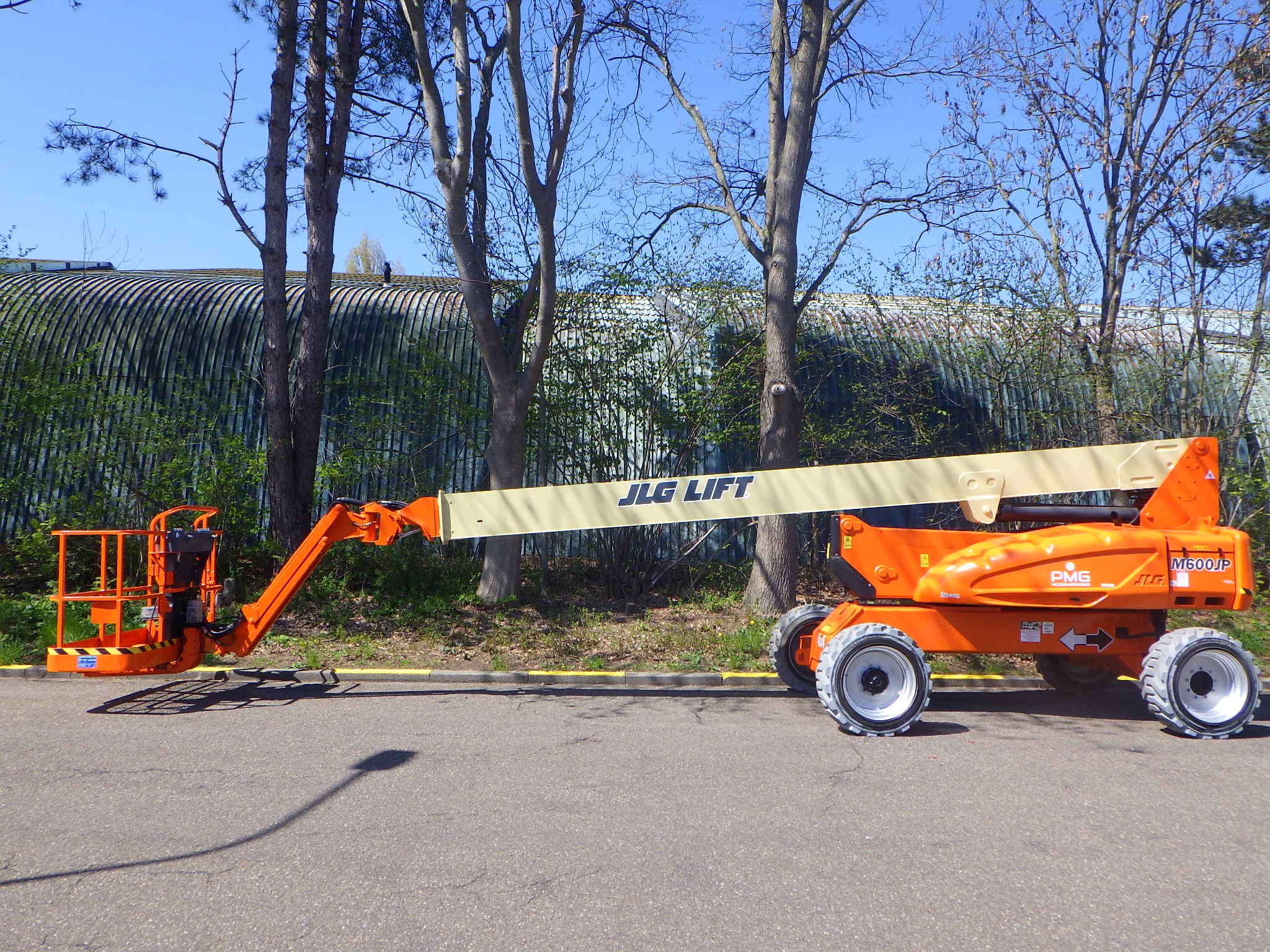 JLG M600JP