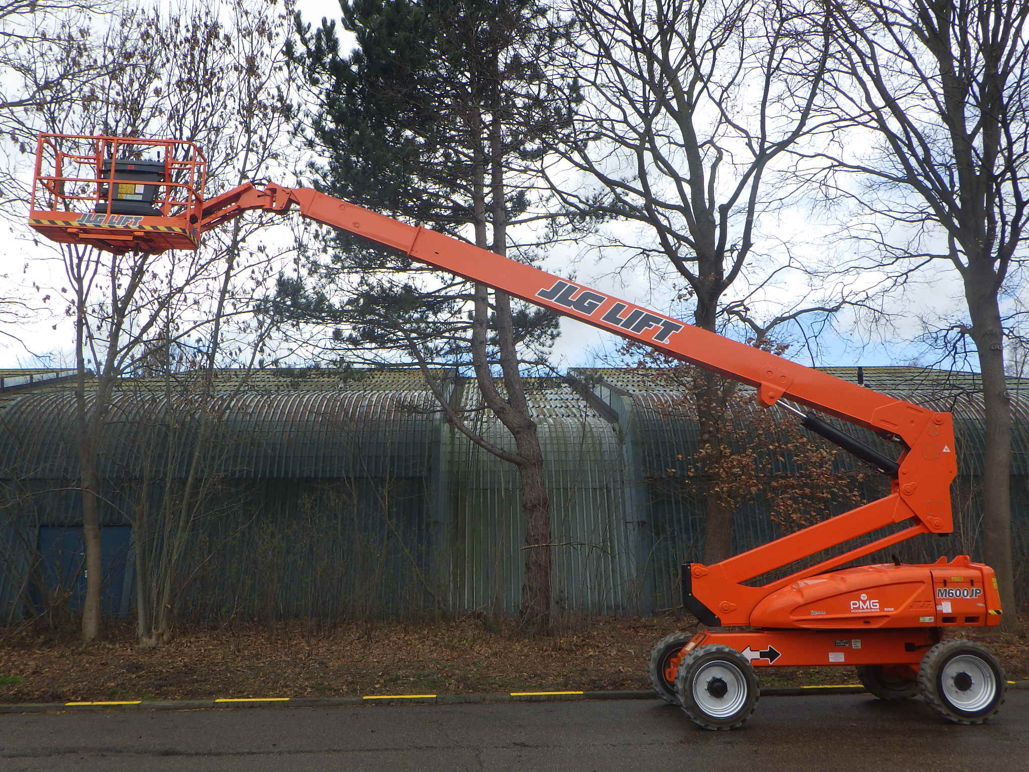 JLG M600JP
