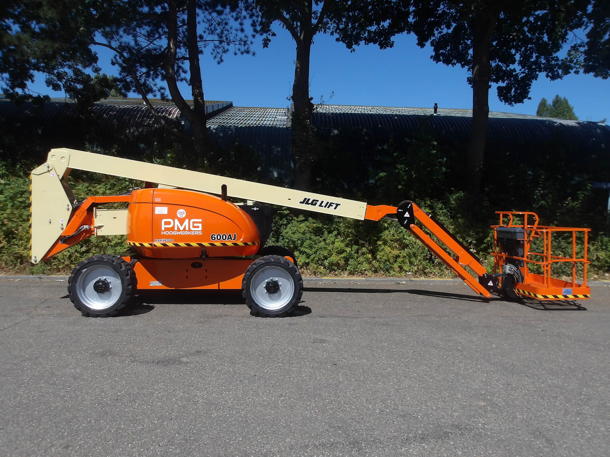 JLG 600AJ
