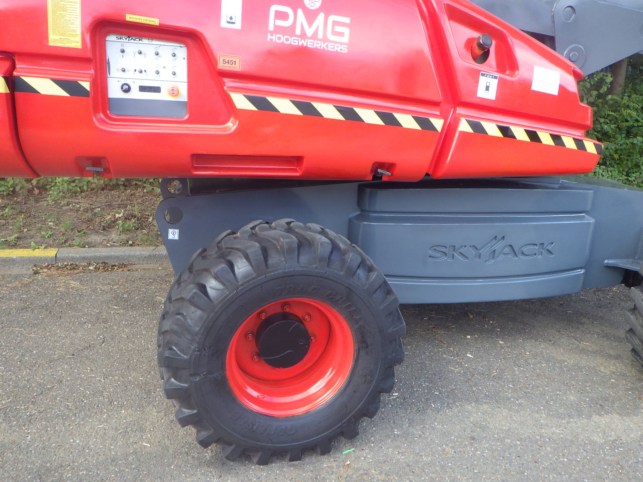 SkyJack SJ66T