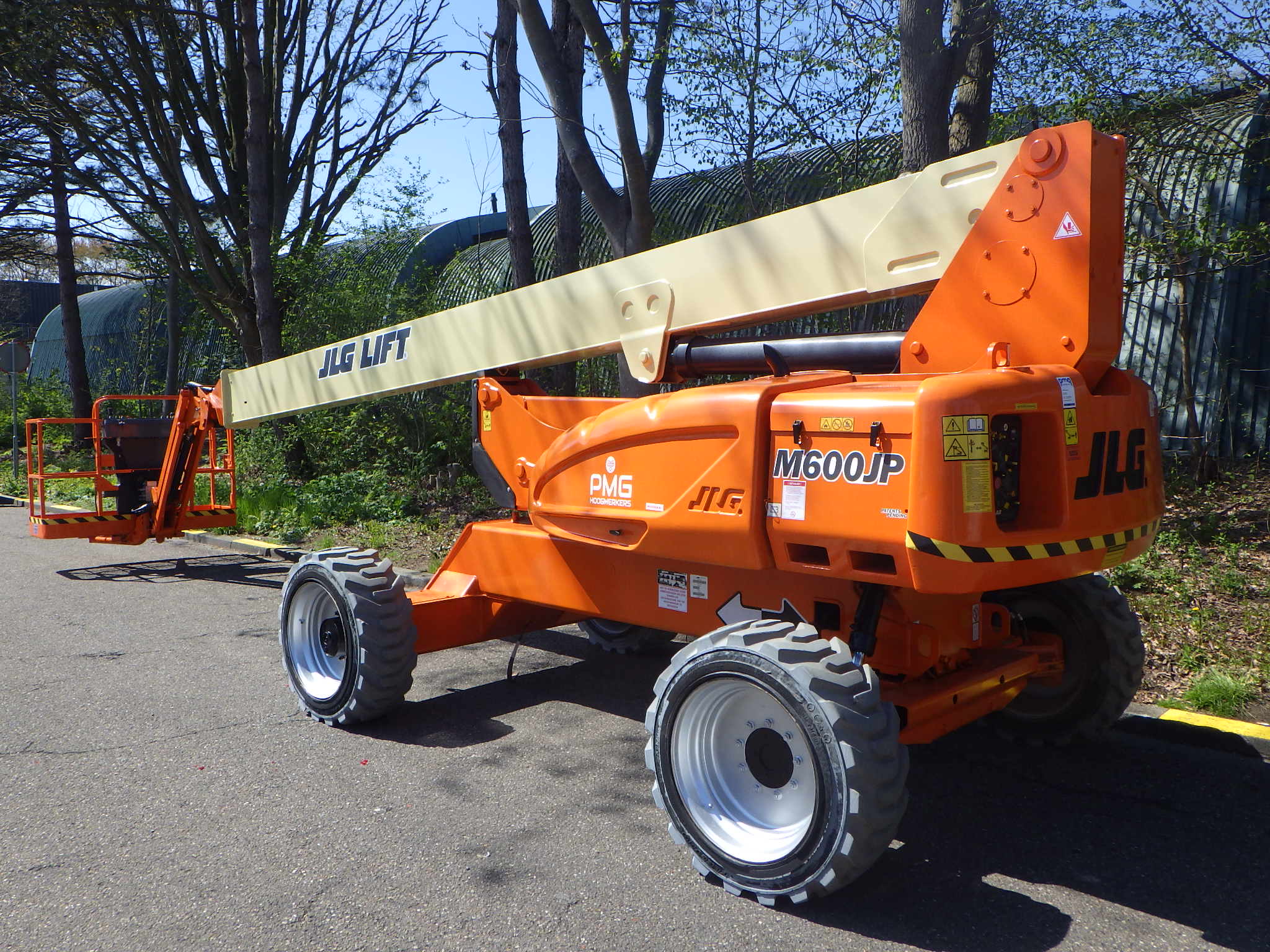 JLG M600JP