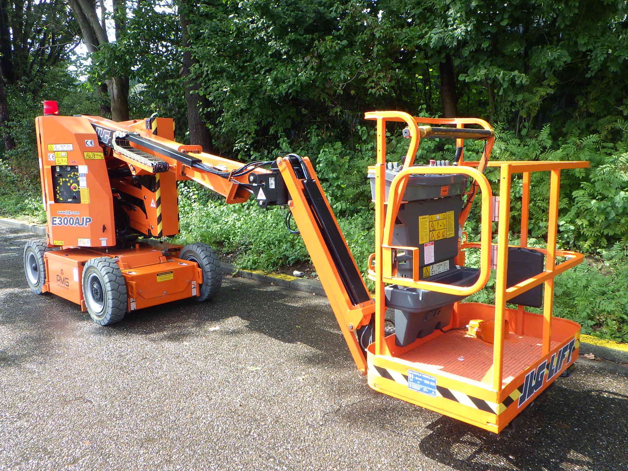JLG E300AJP