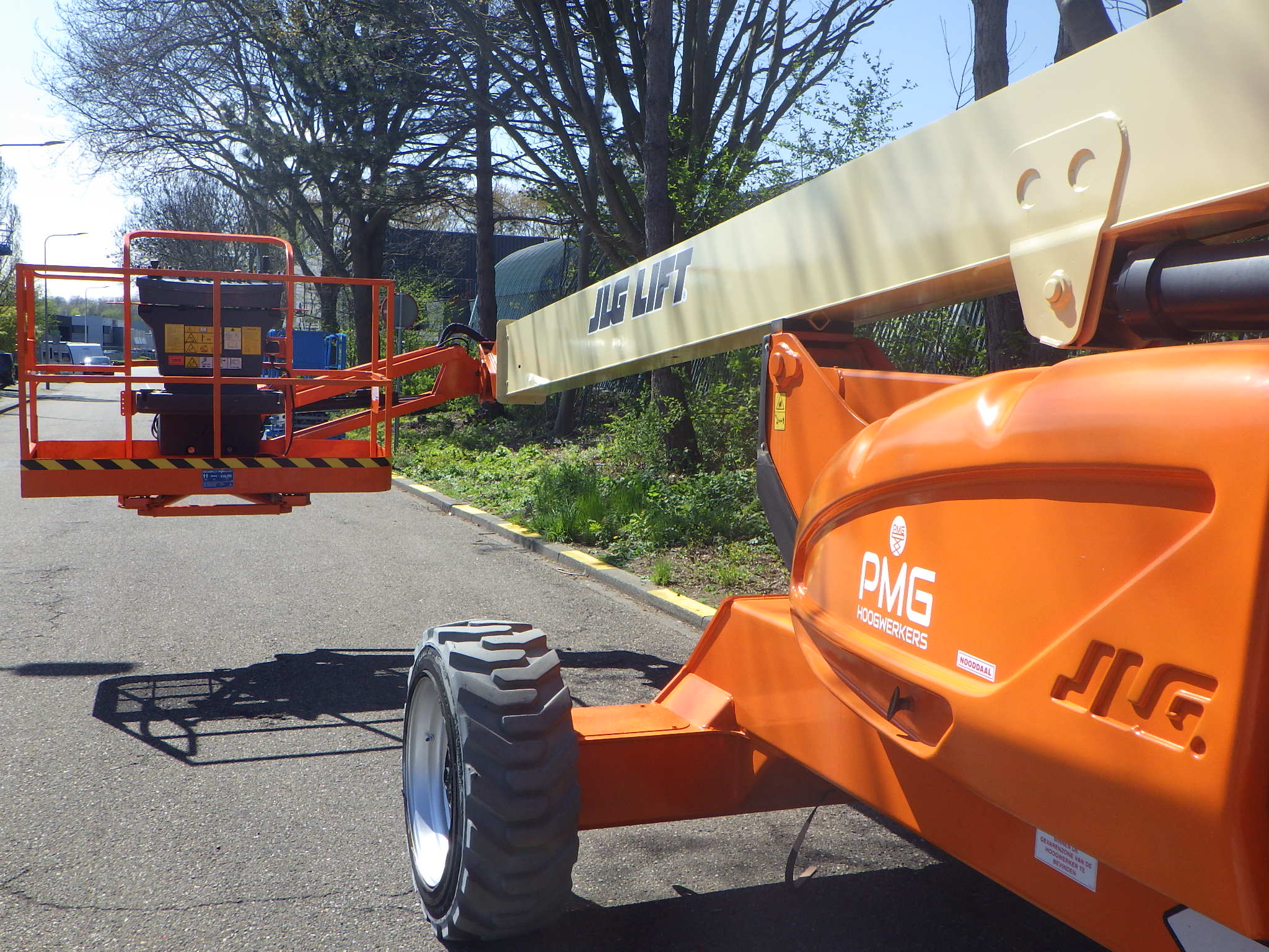 JLG M600JP
