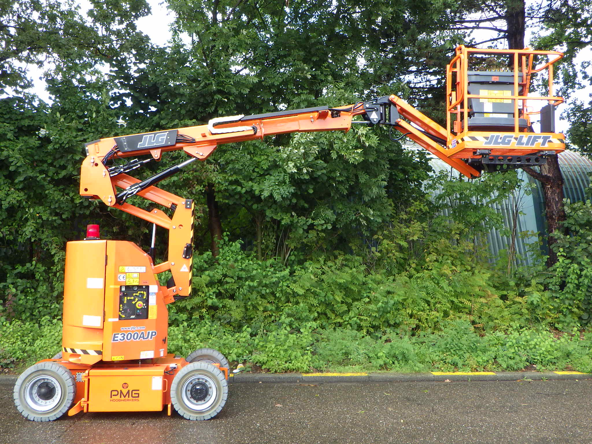 JLG E300AJP