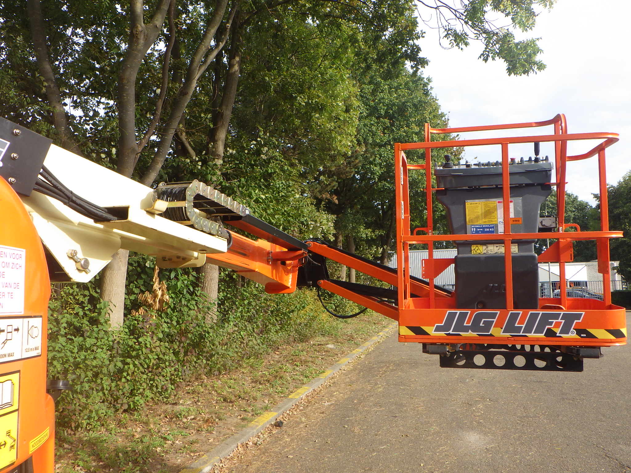 JLG E300AJP