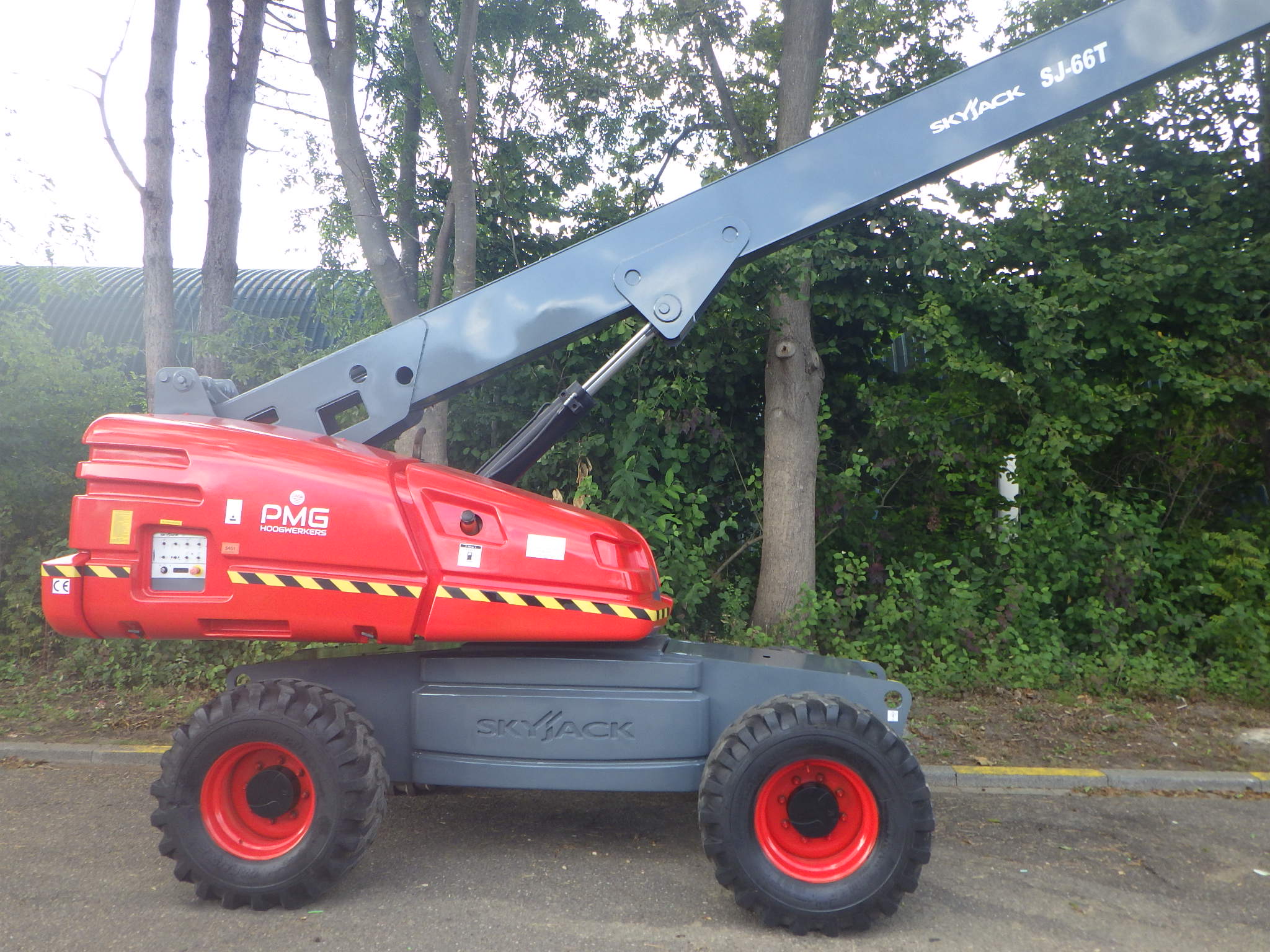 SkyJack SJ66T
