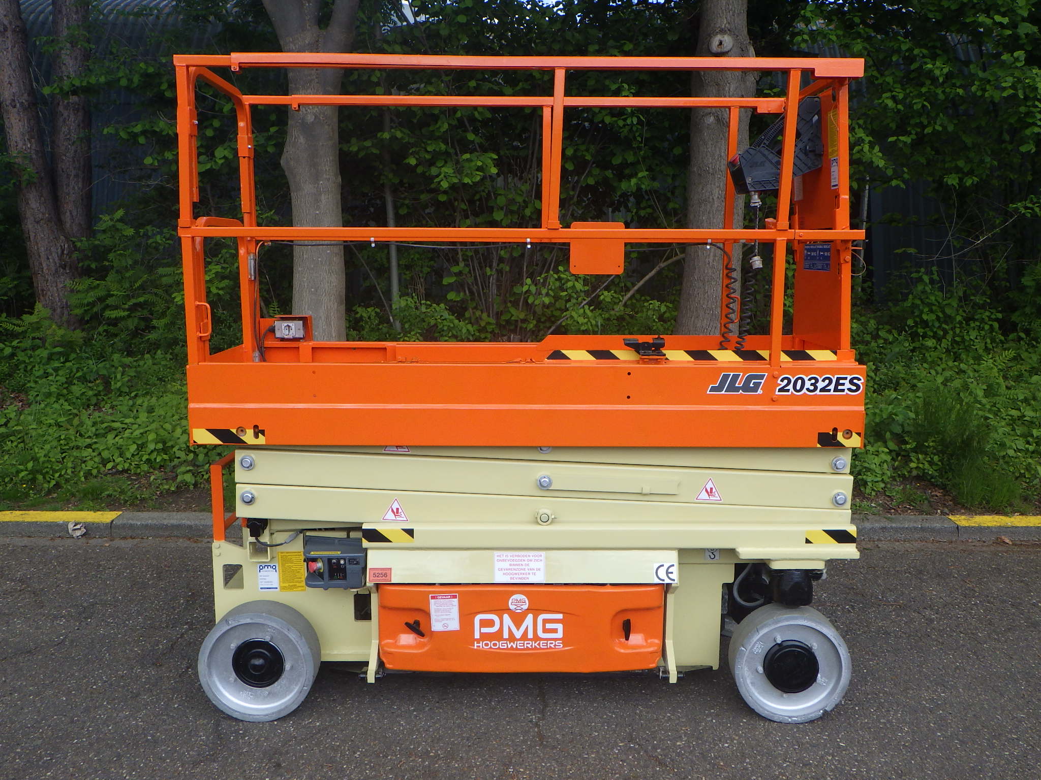 JLG 2032ES 