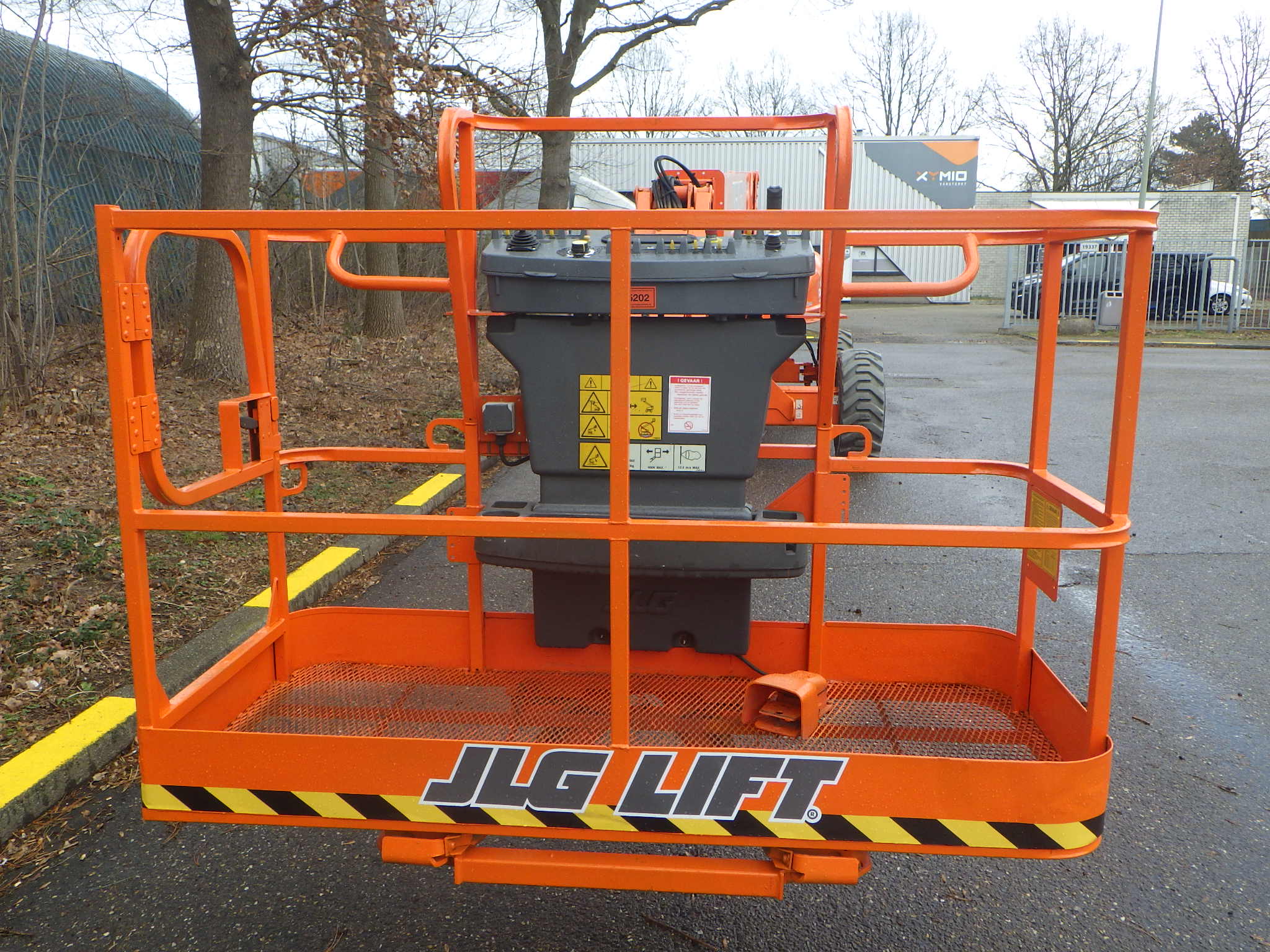 JLG M600JP