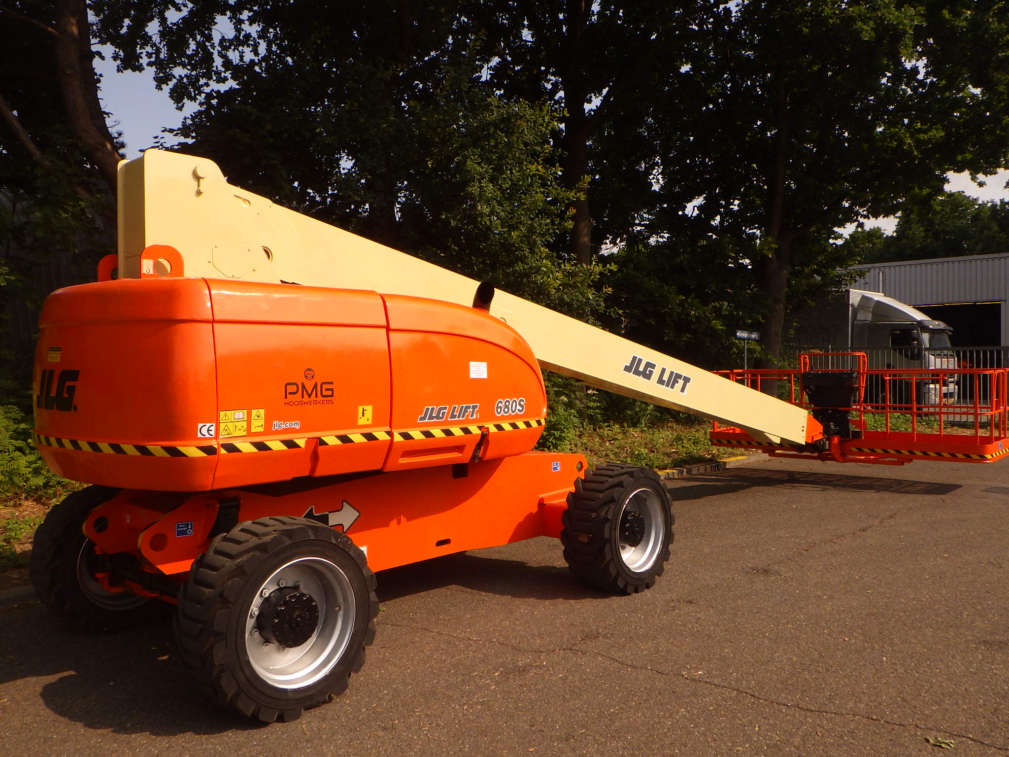 JLG 680S