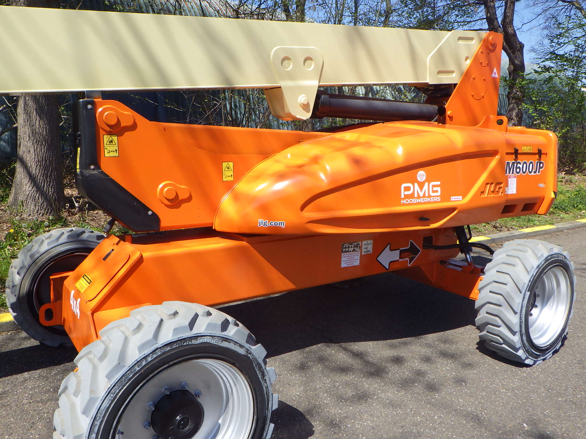 JLG M600JP