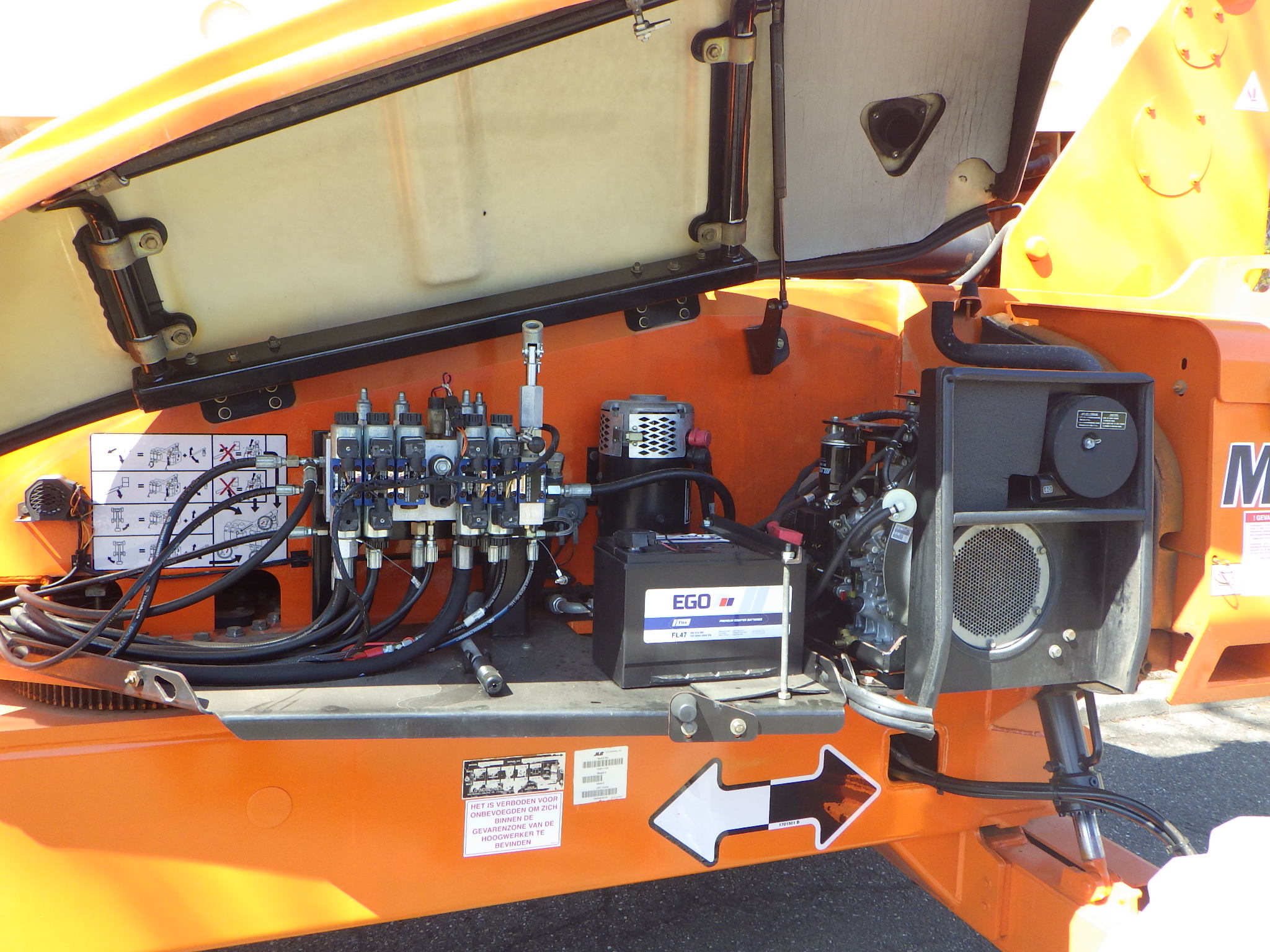 JLG M600JP