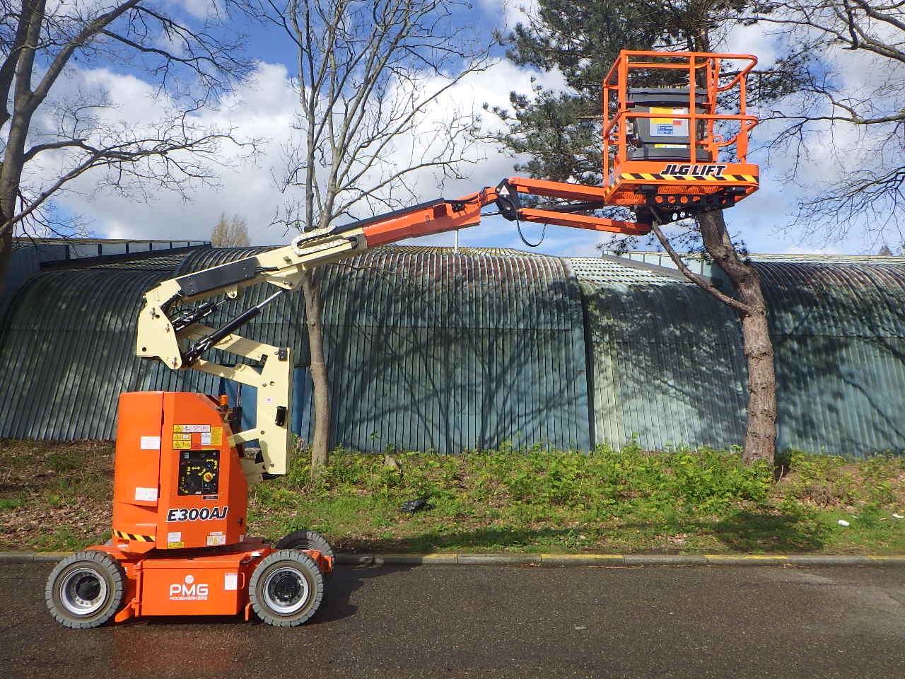 JLG E300AJ