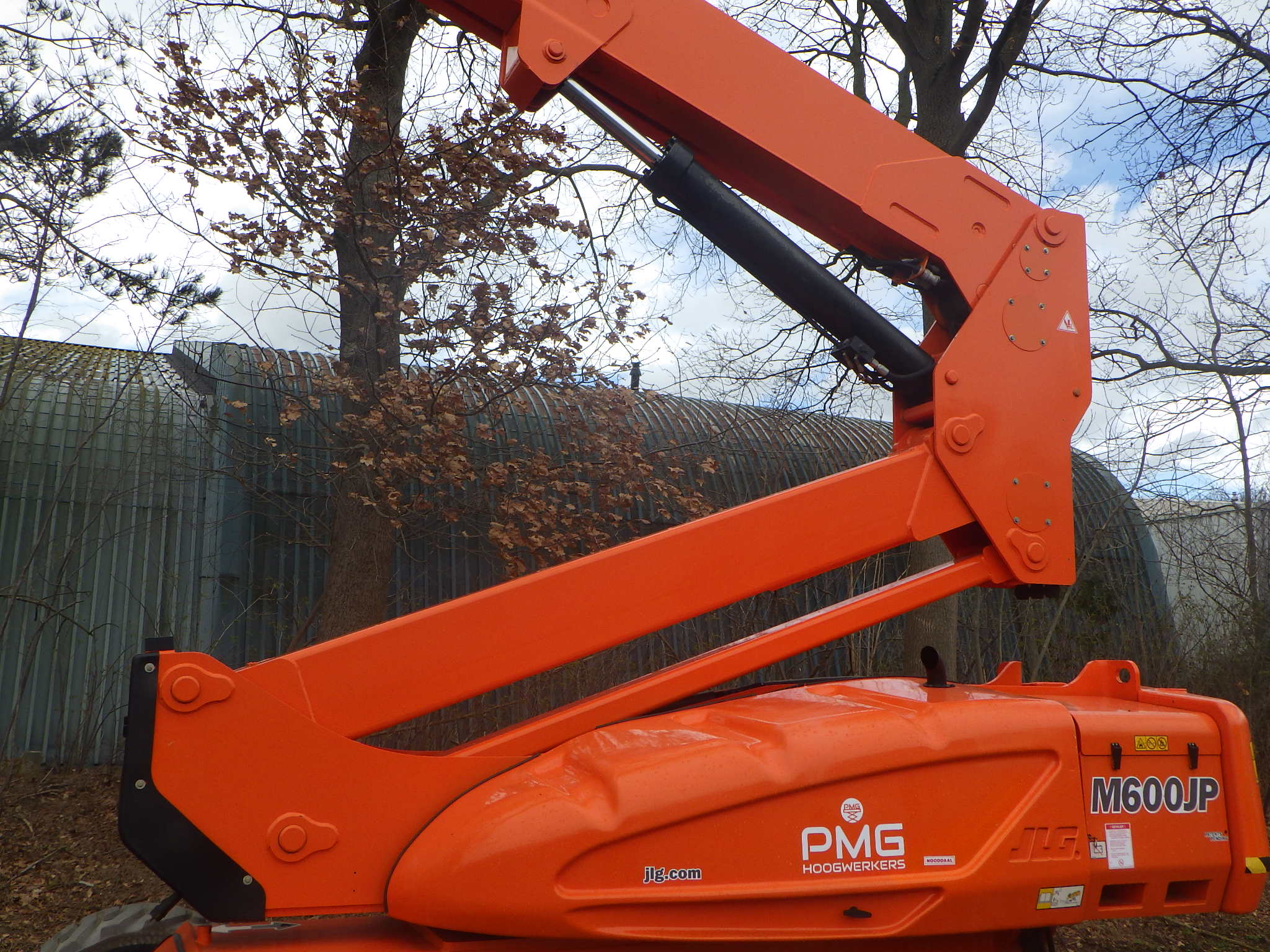 JLG M600JP