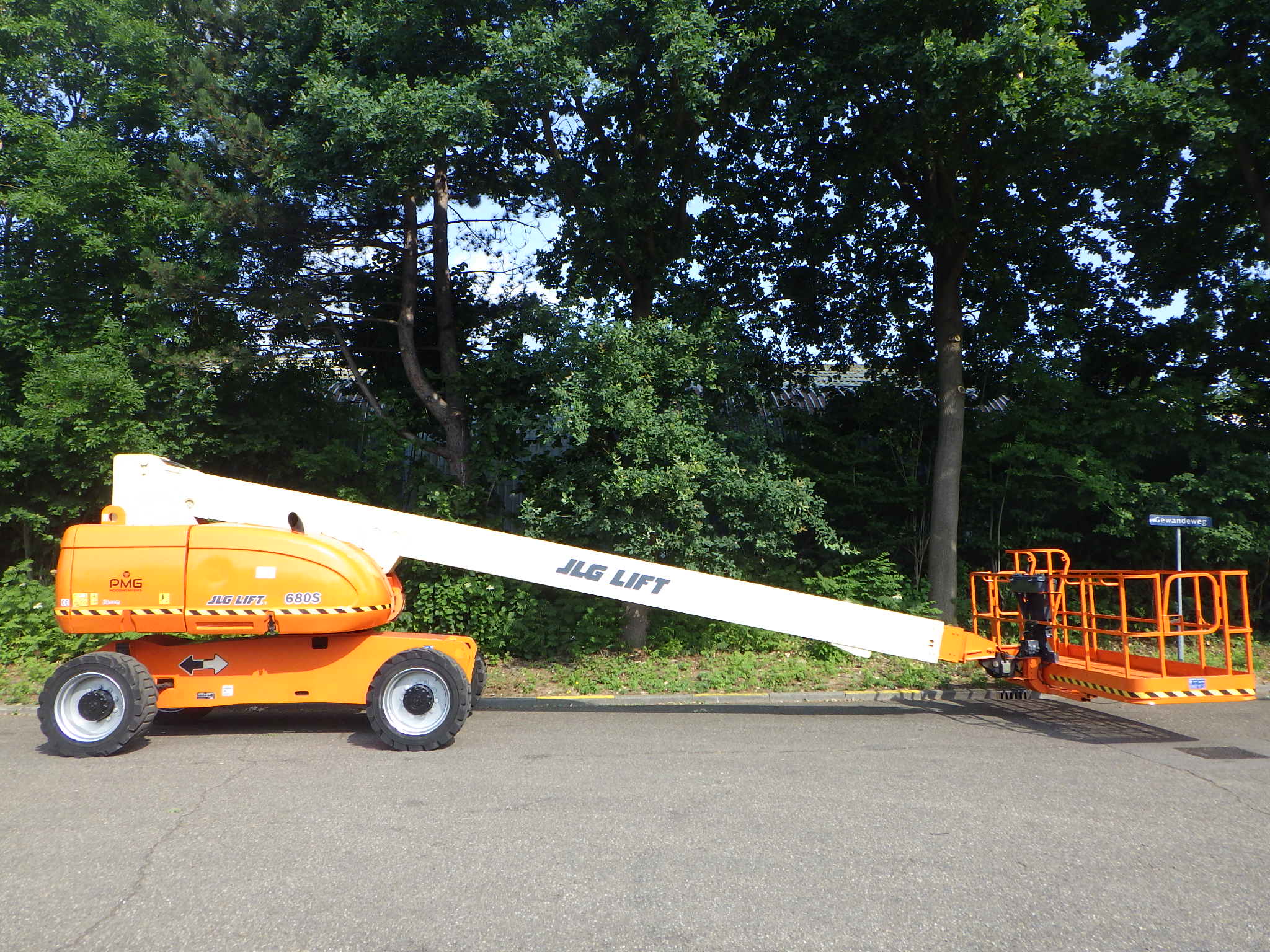 JLG 680S