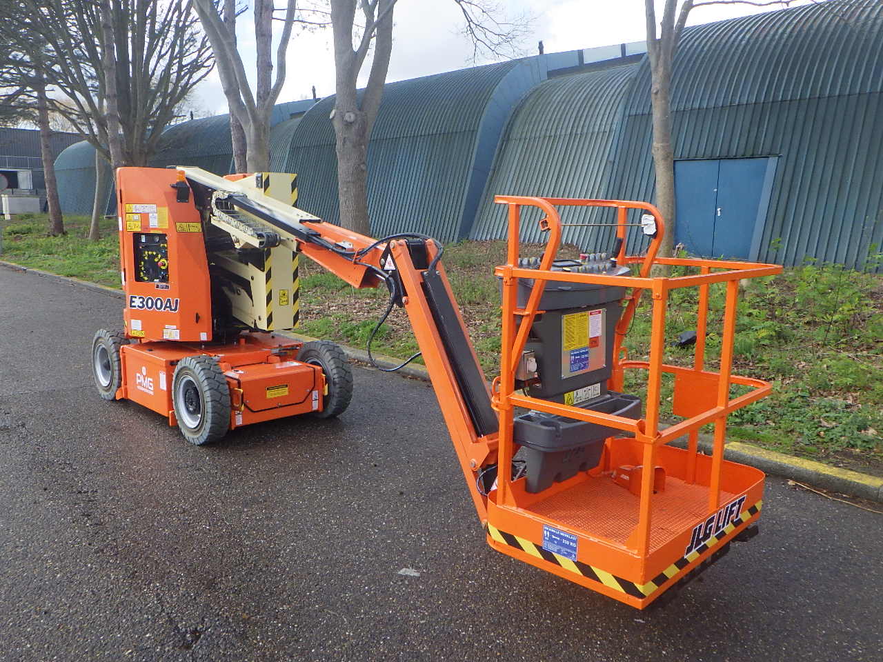 JLG E300AJ