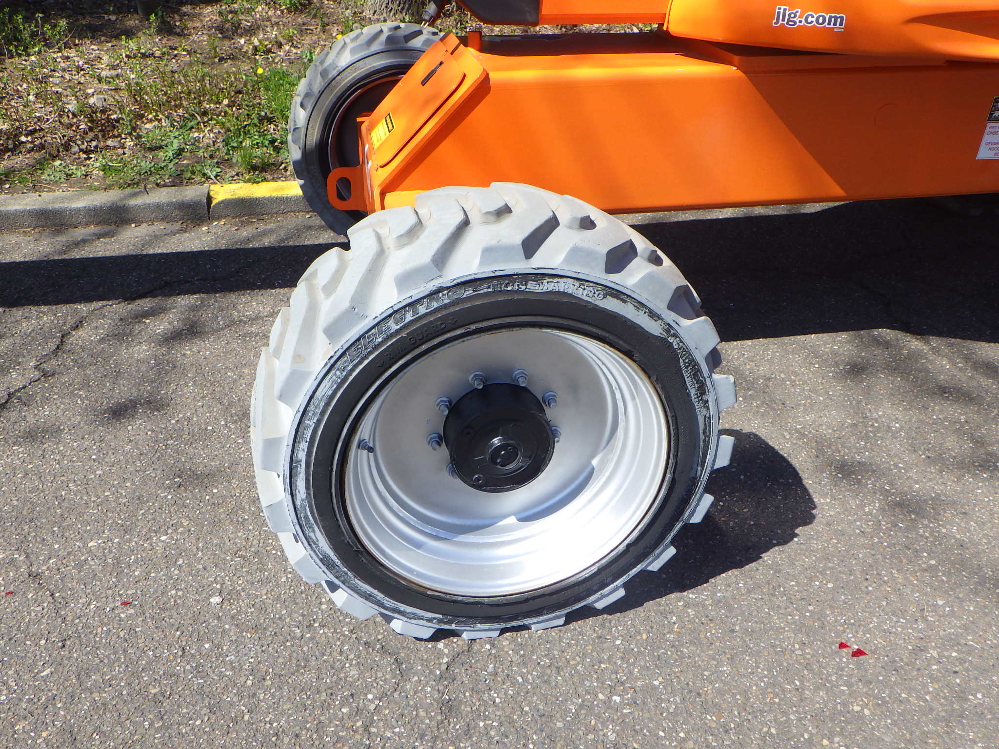 JLG M600JP