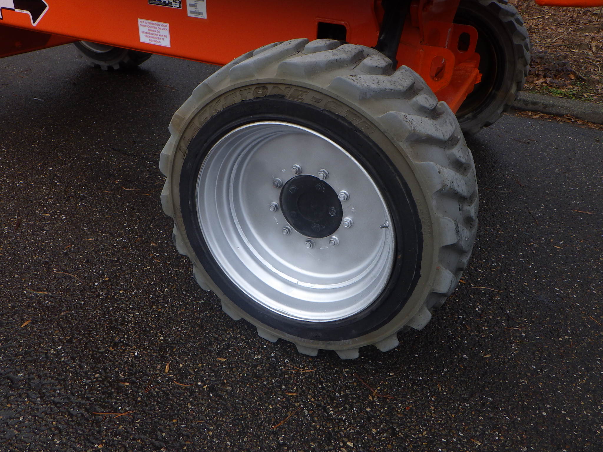 JLG M600JP
