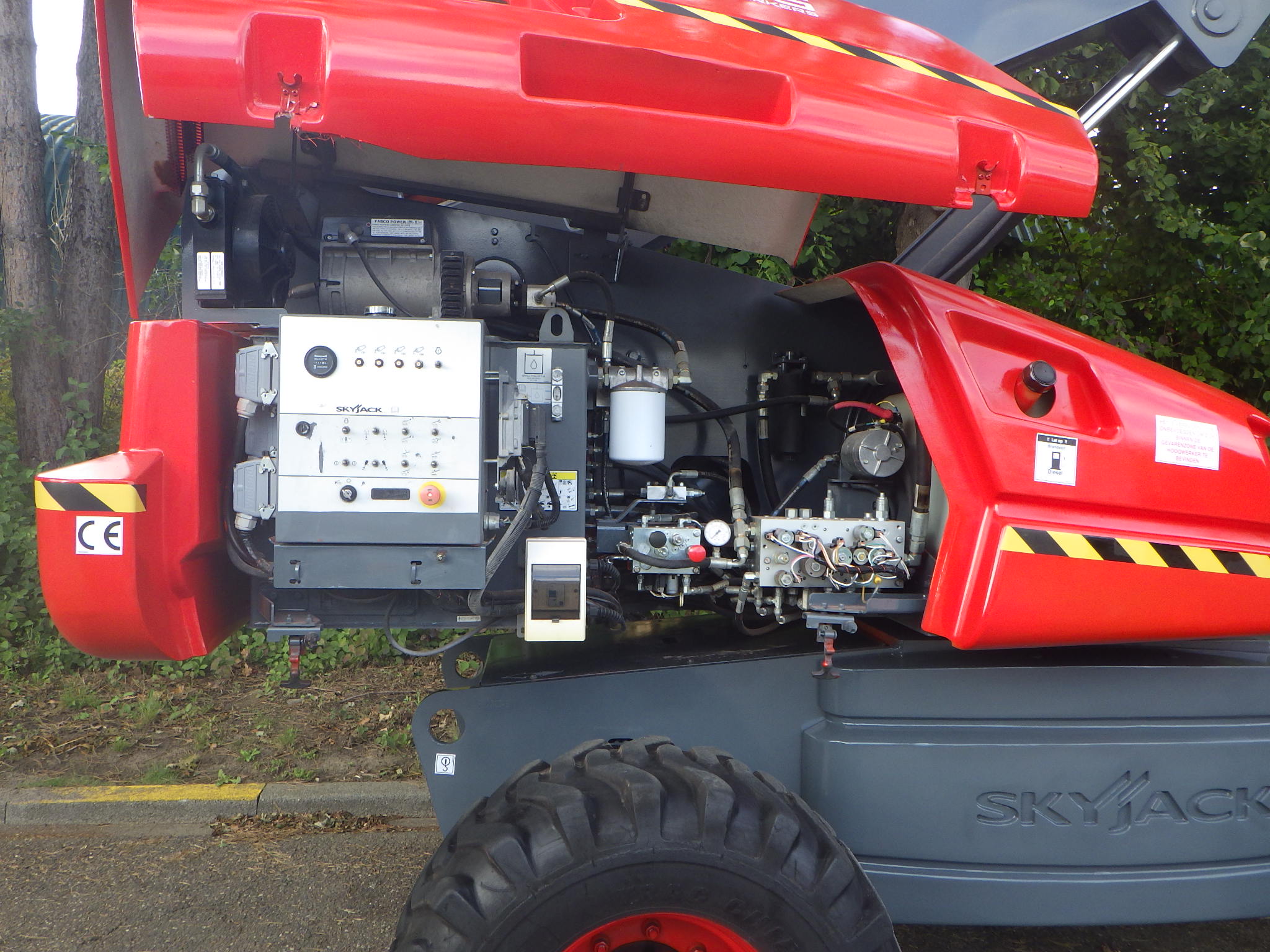 SkyJack SJ66T
