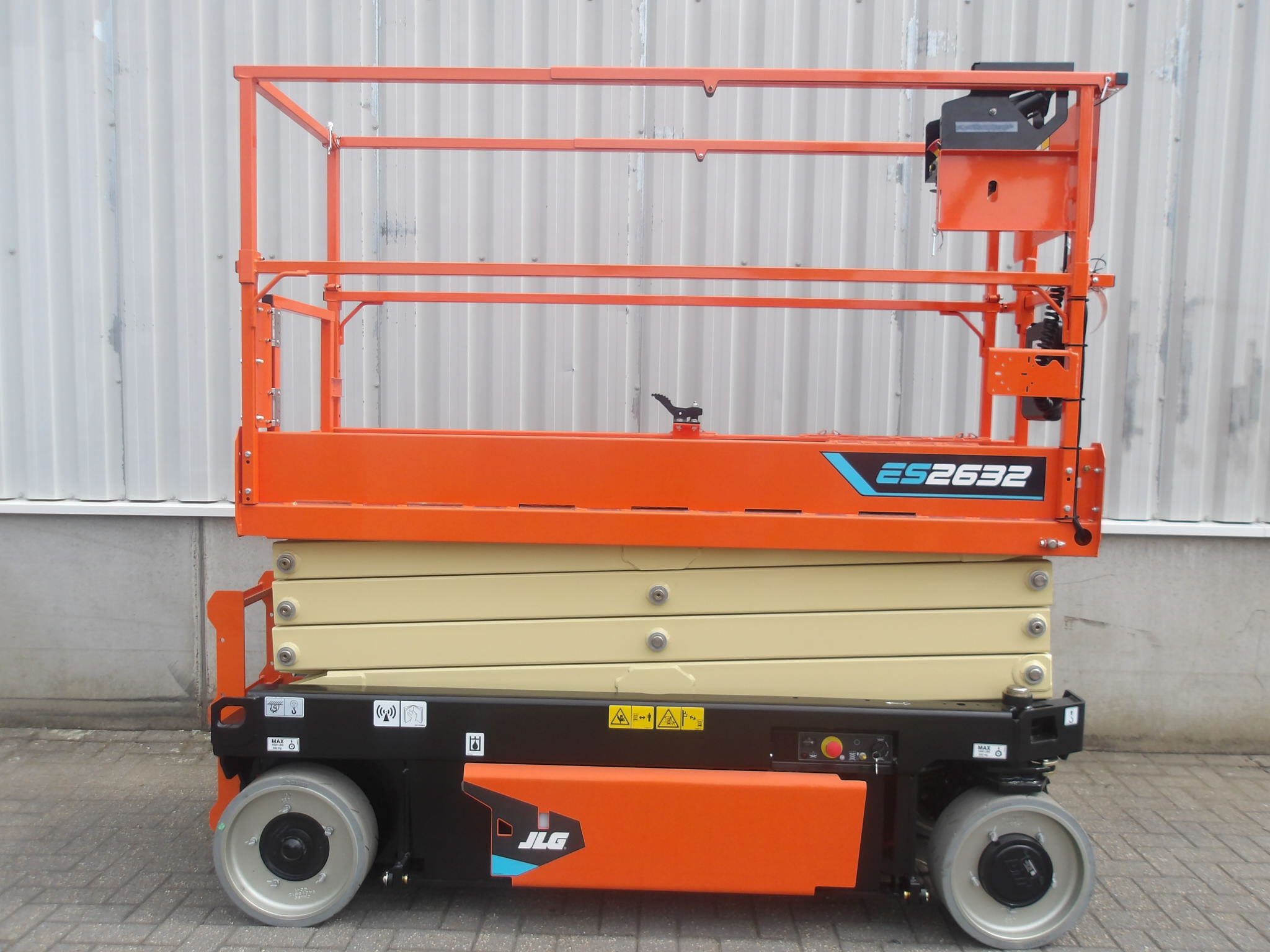 JLG ES2632