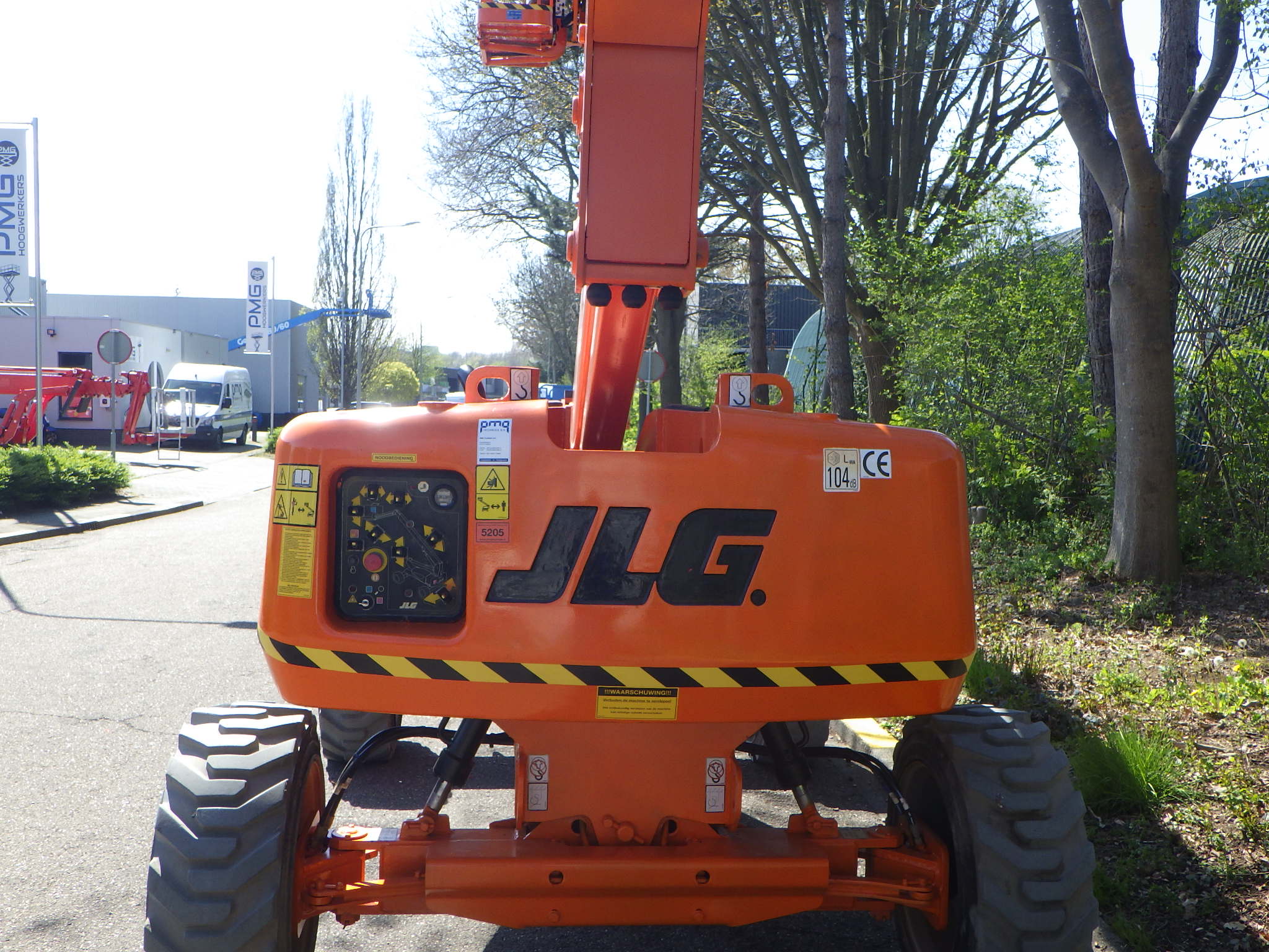 JLG M600JP