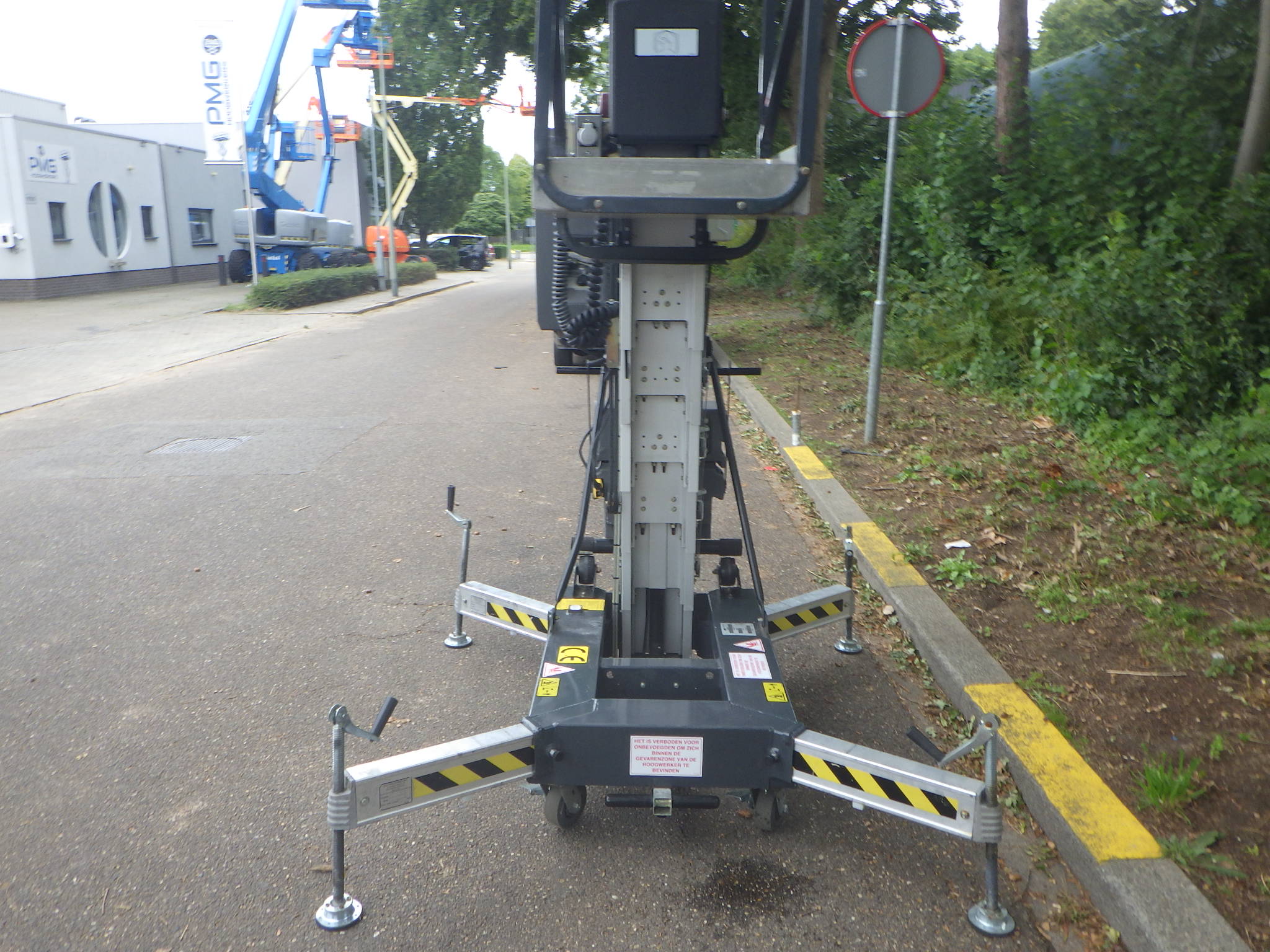 JLG 25AM