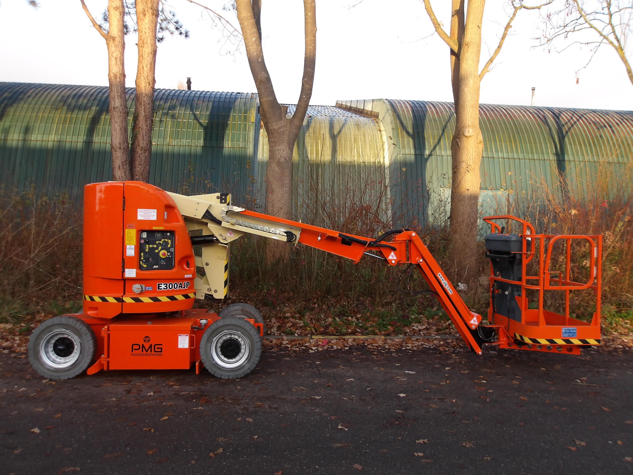 JLG E300AJP