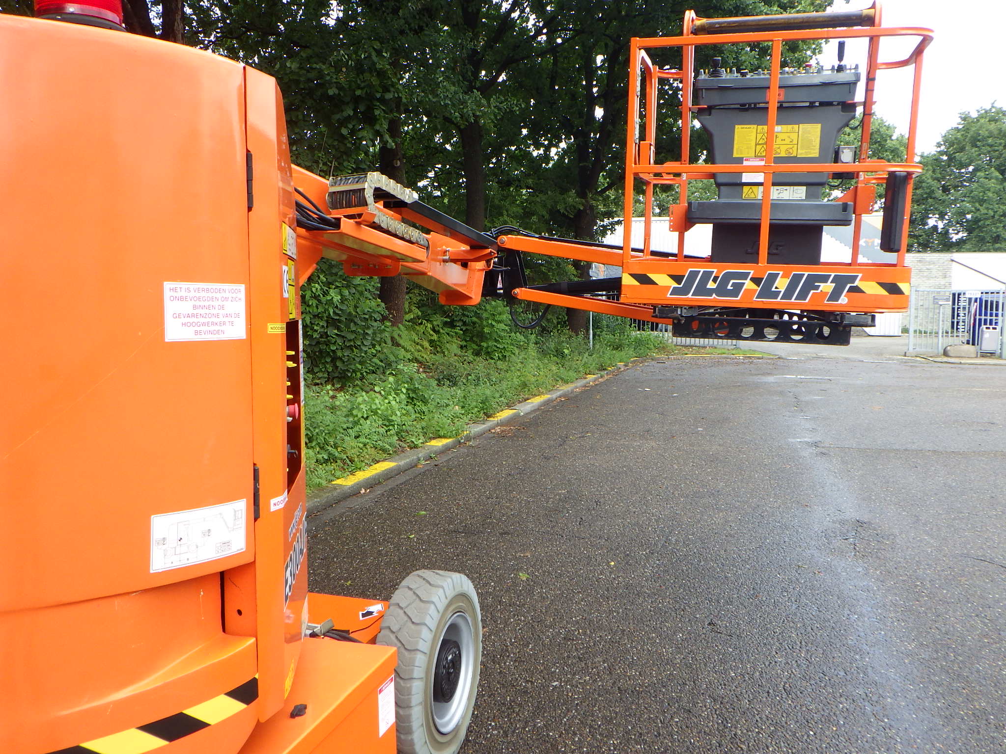 JLG E300AJP