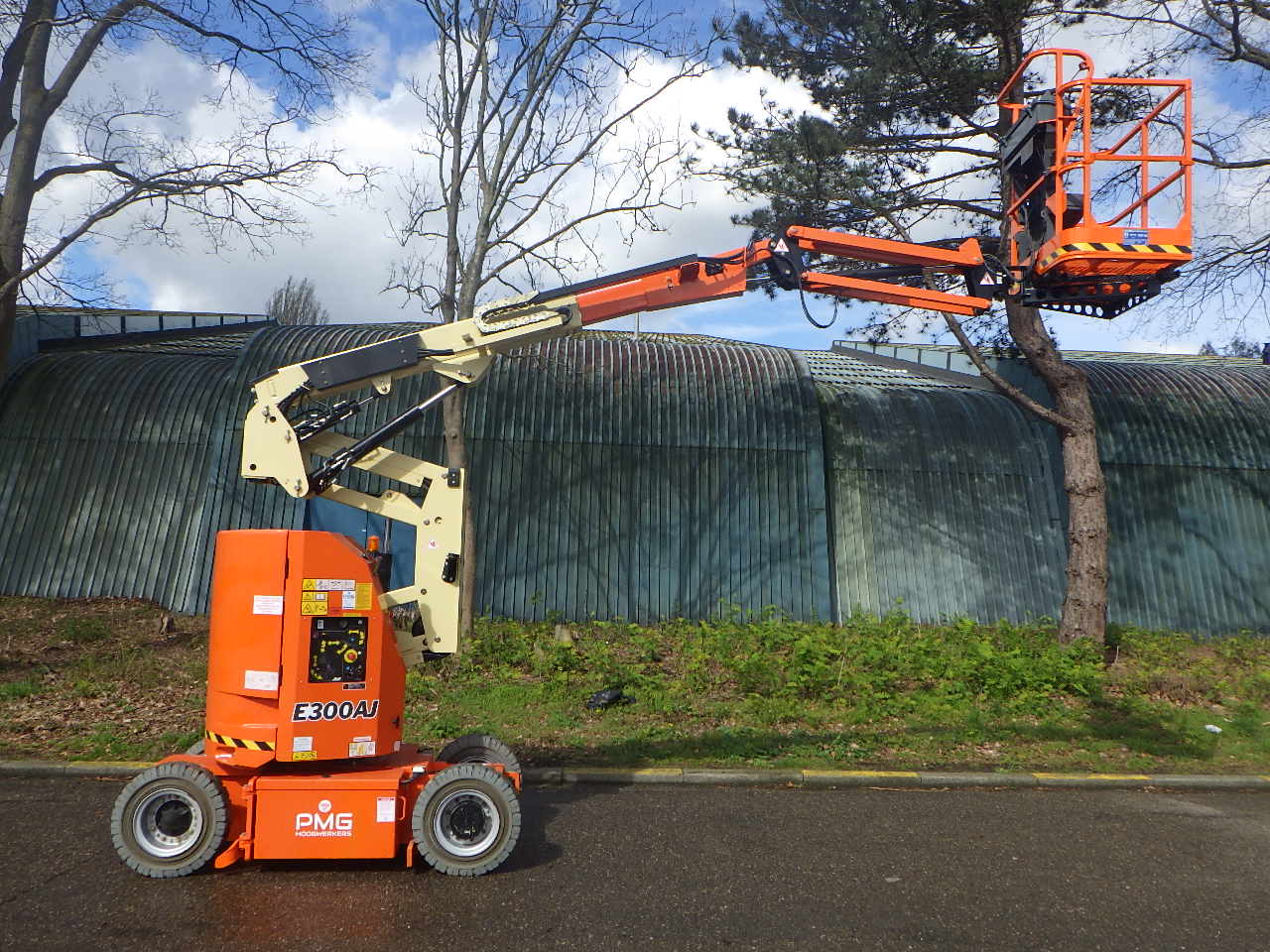 JLG E300AJ