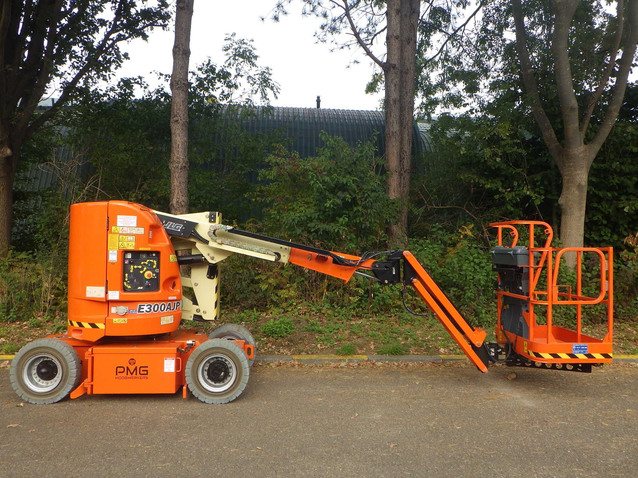 JLG E300AJP