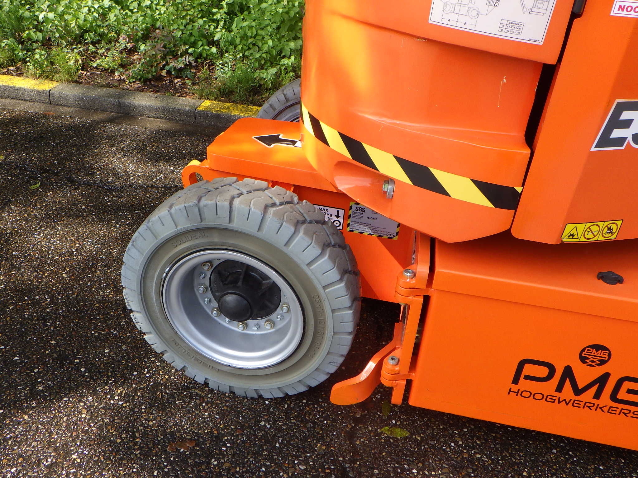 JLG E300AJP