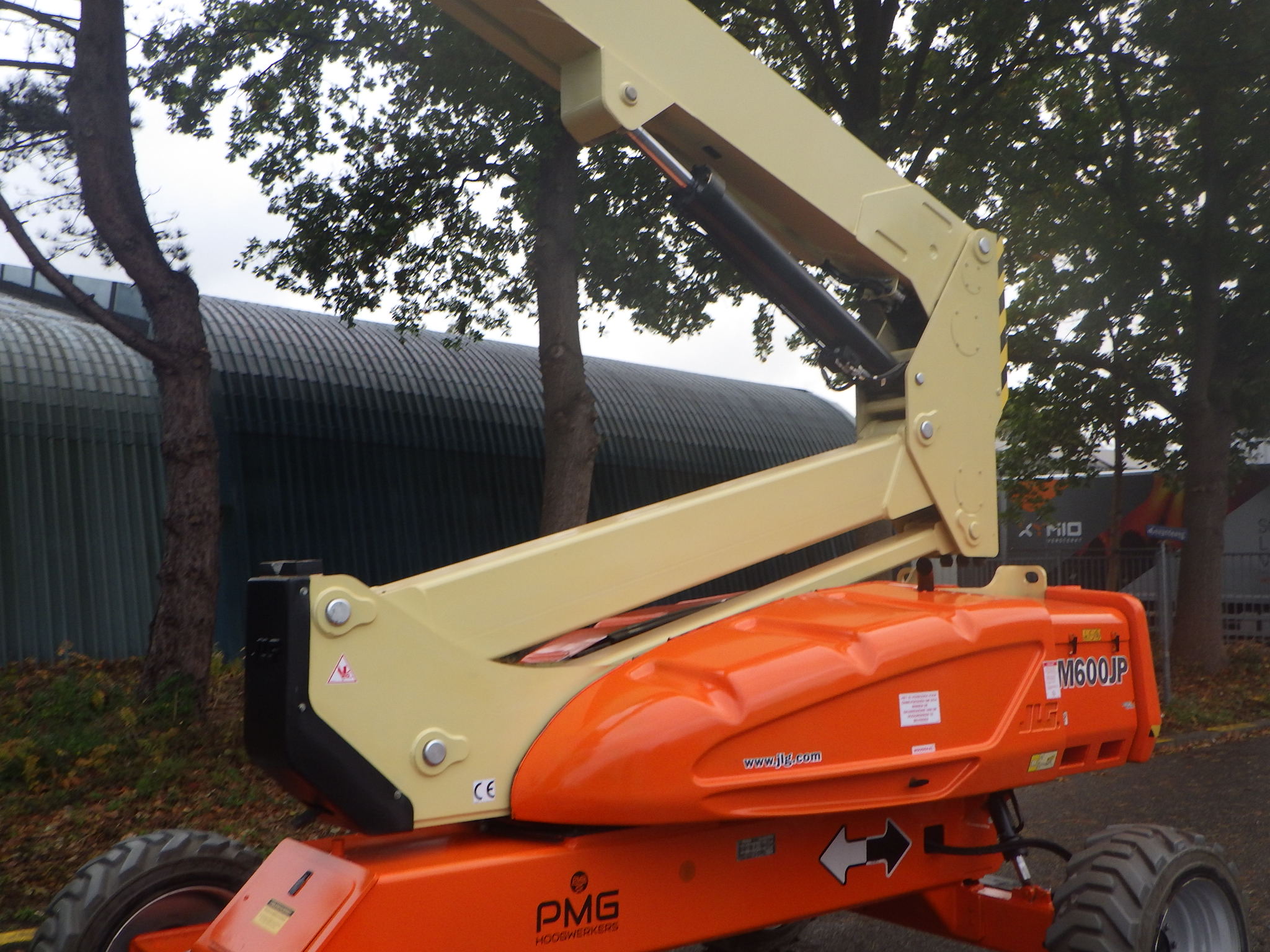 JLG M600JP