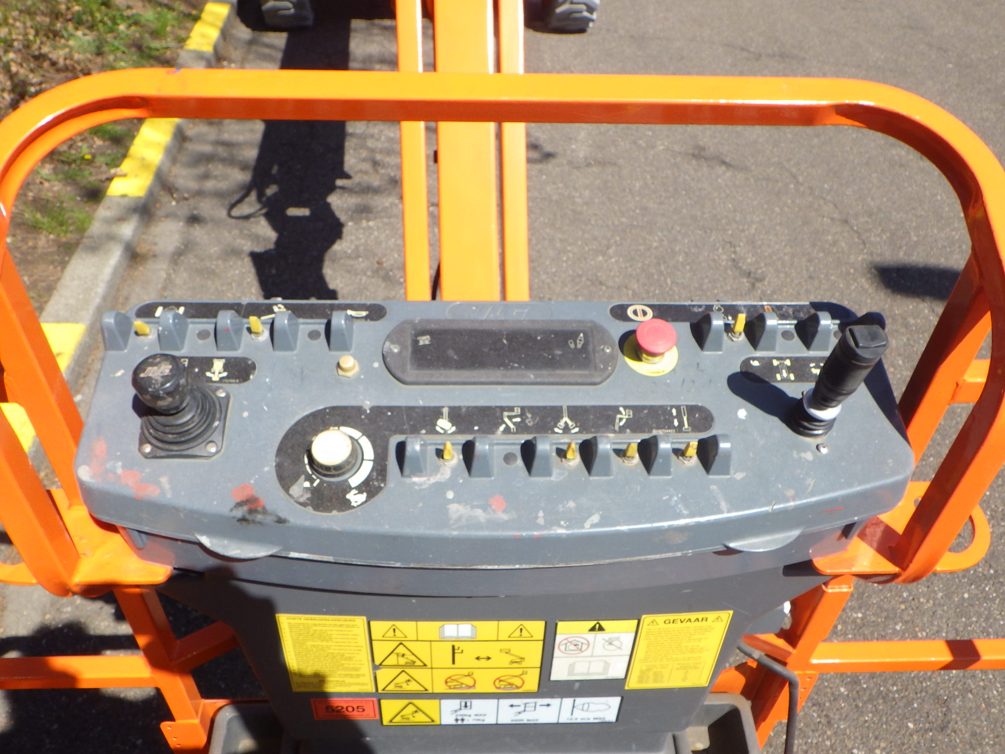 JLG M600JP