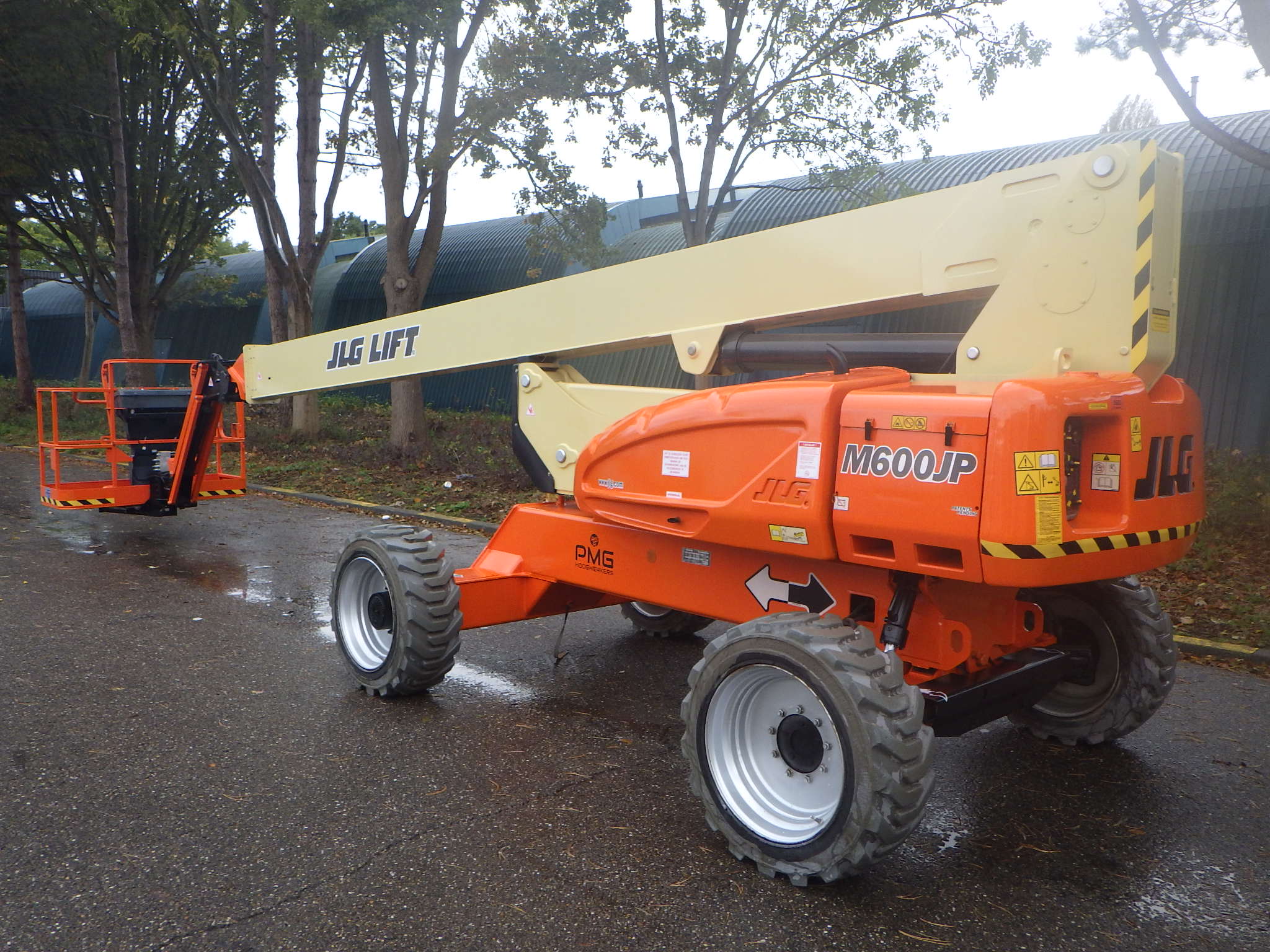 JLG M600JP