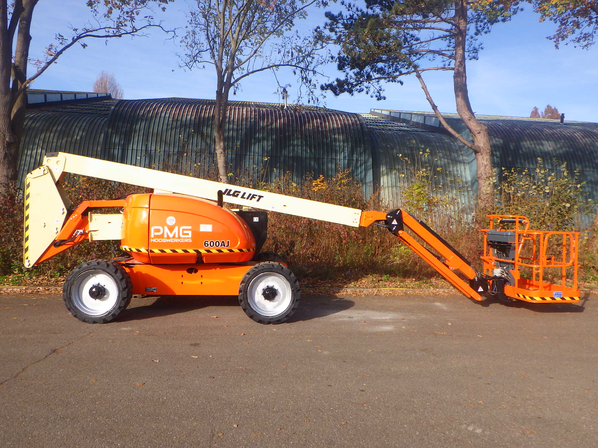 JLG 600AJ